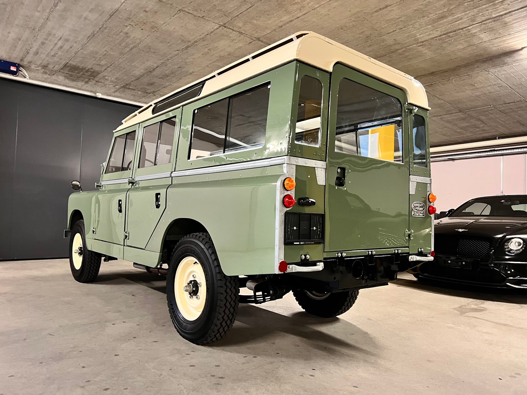 LAND ROVER Serie IIa 109 SW Avus Classic / Komplettrestauration-image-7