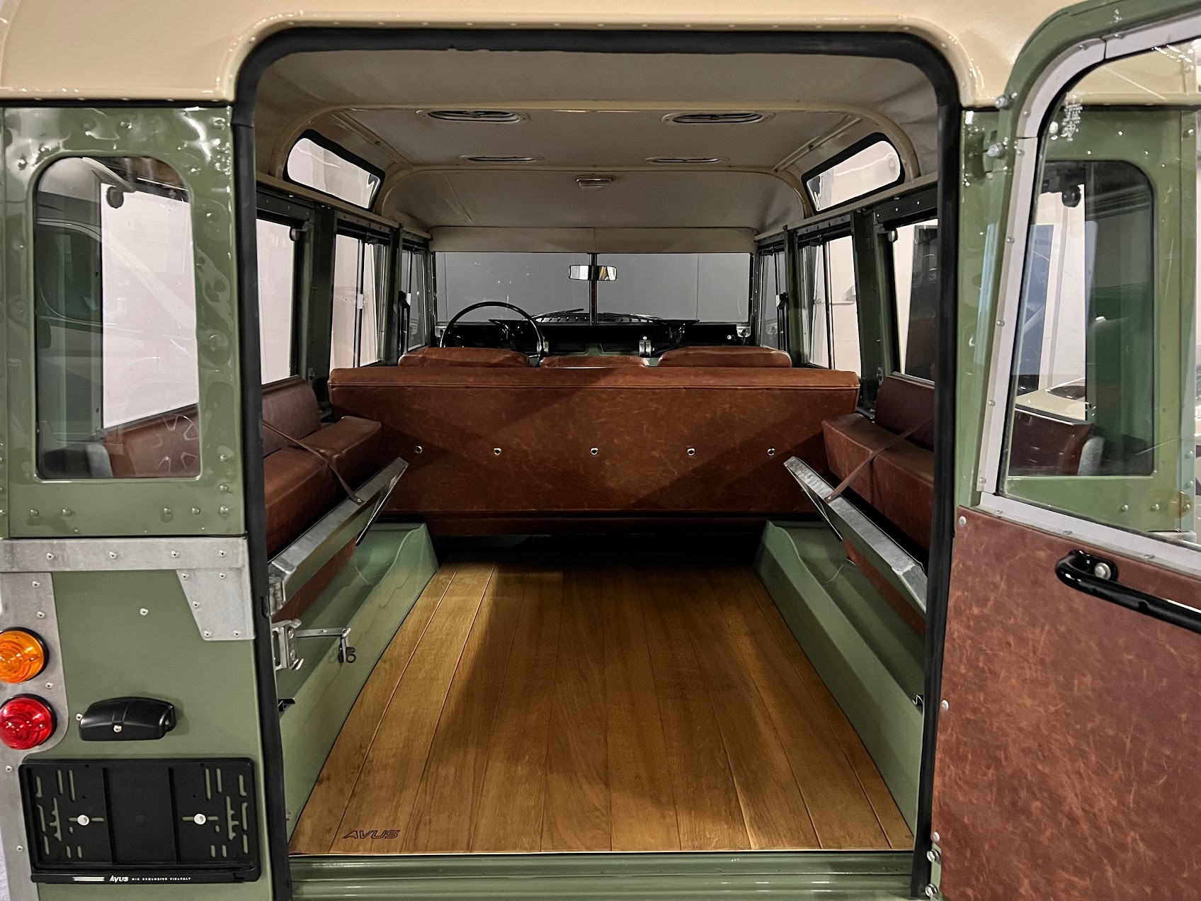 LAND ROVER Serie IIa 109 SW Avus Classic / Komplettrestauration-image-15