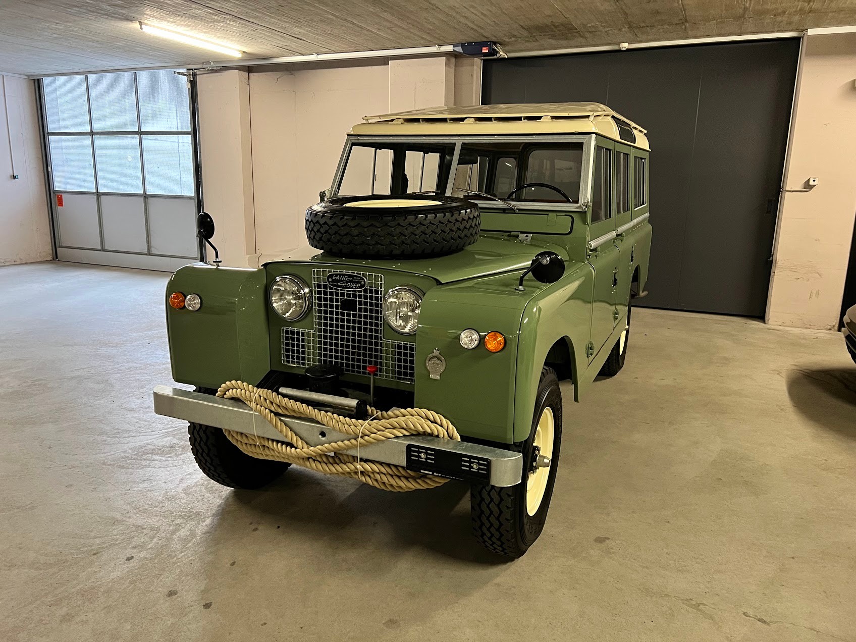 LAND ROVER Serie IIa 109 SW Avus Classic / Komplettrestauration-image-1