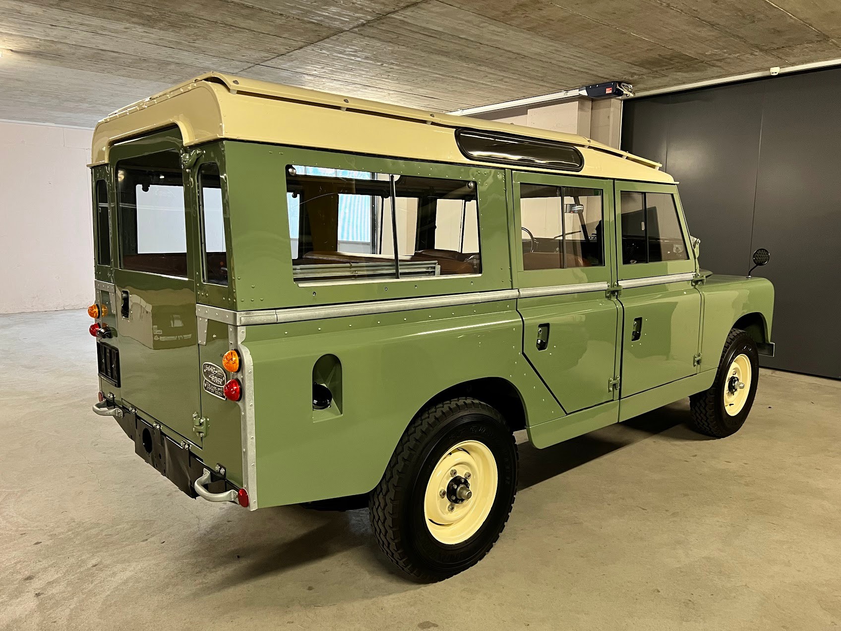 LAND ROVER Serie IIa 109 SW Avus Classic / Komplettrestauration-image-8