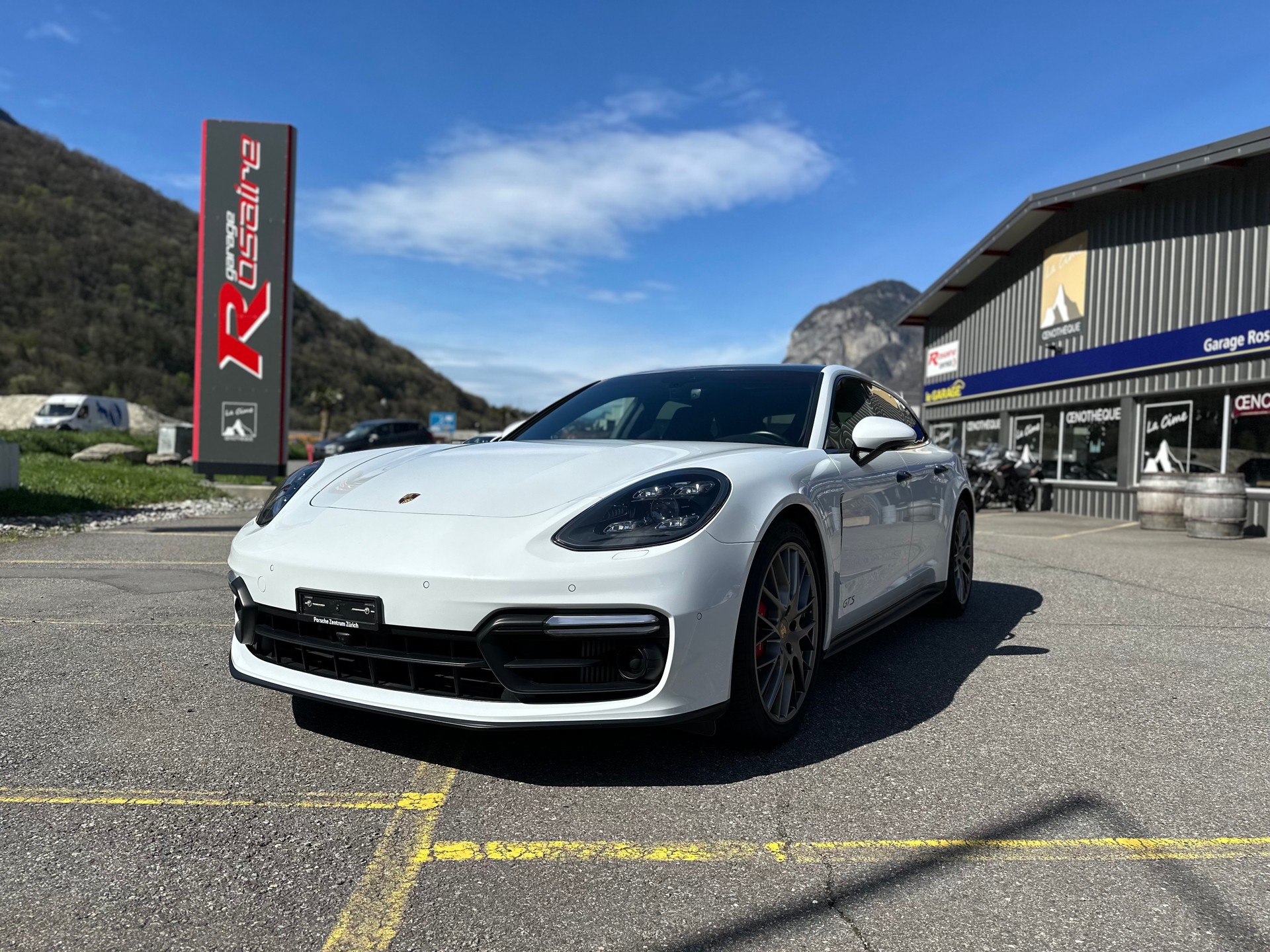 PORSCHE Panamera GTS Sport Turismo PDK-showroom-element-1