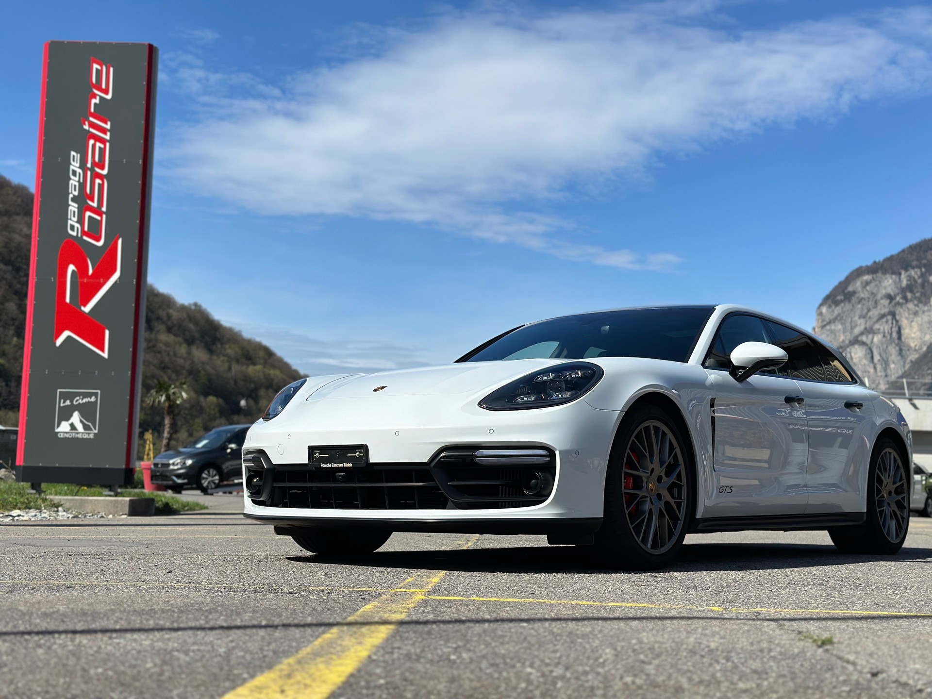 PORSCHE Panamera GTS Sport Turismo PDK-showroom-element-3