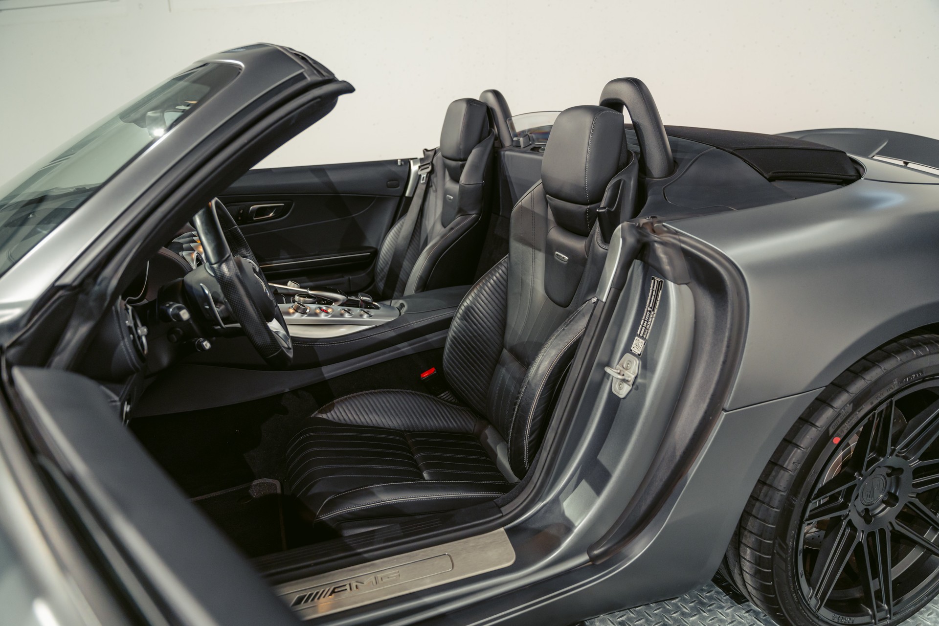 MERCEDES-BENZ AMG GT Roadster Speedshift DCT-image-13