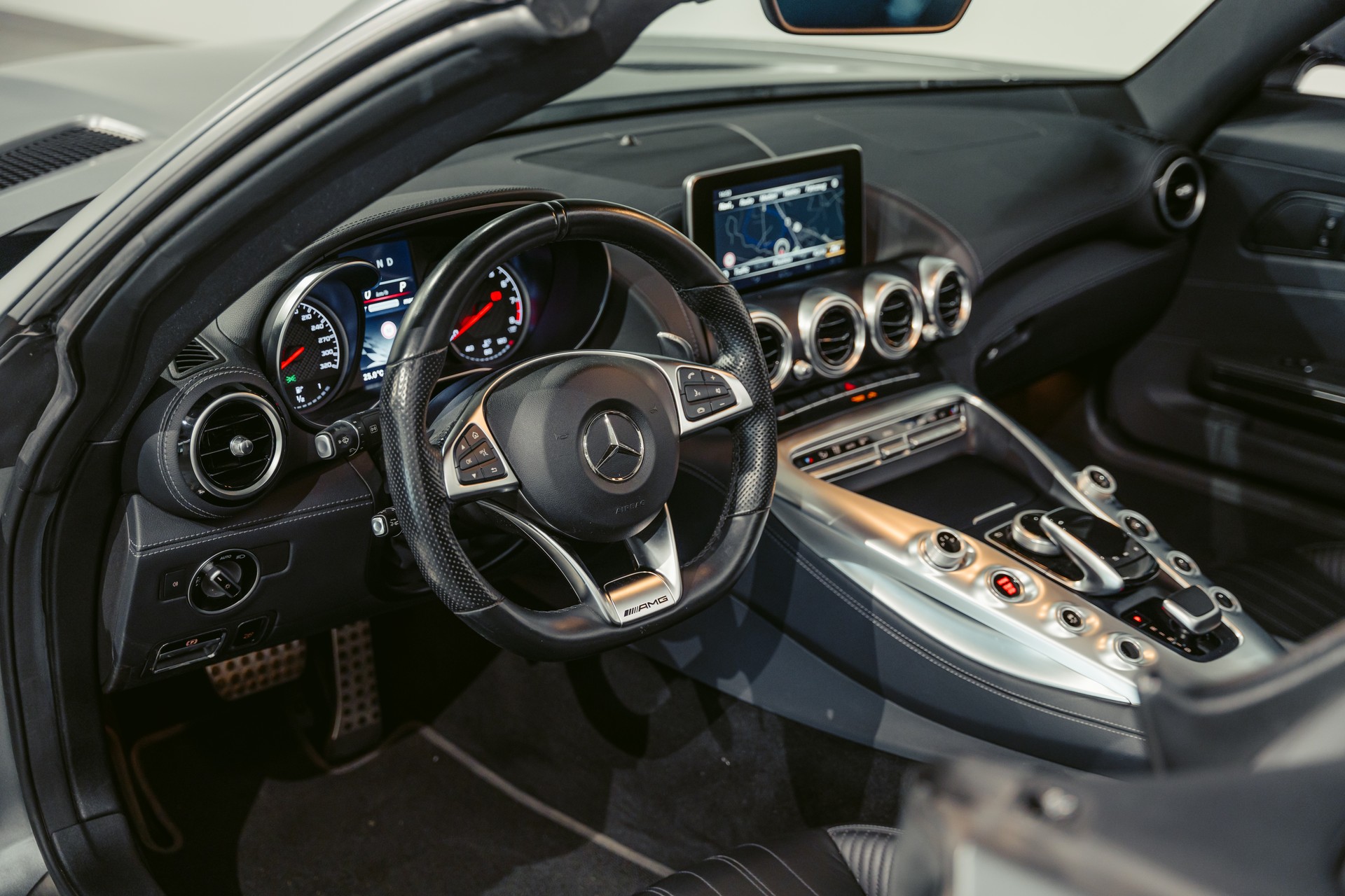 MERCEDES-BENZ AMG GT Roadster Speedshift DCT-image-14