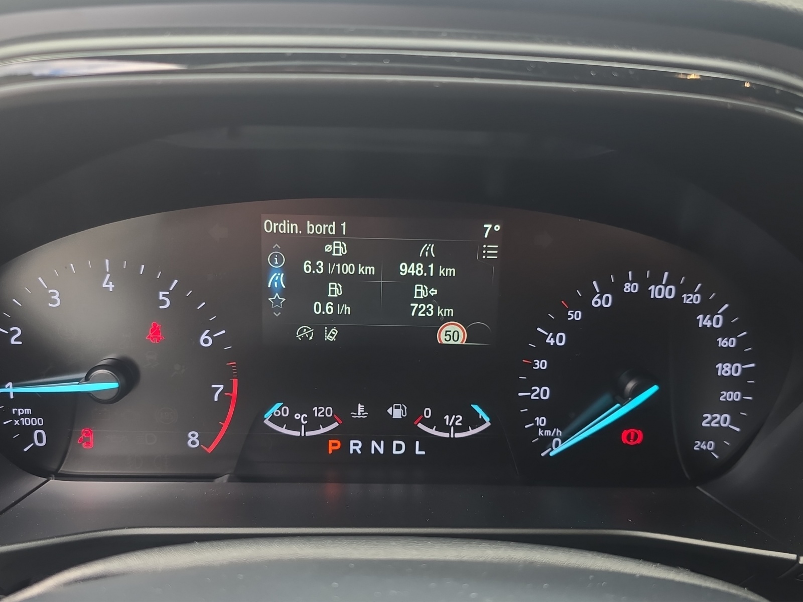 FORD Focus Station Wagon 1.0i EcoB ST-Line-image-6