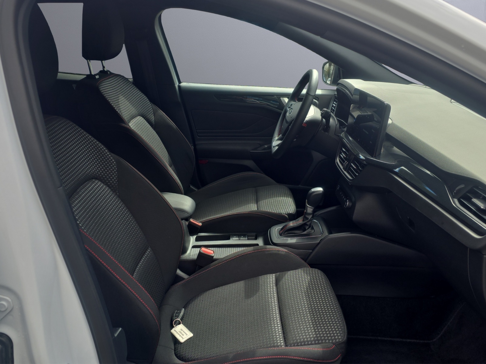 FORD Focus Station Wagon 1.0i EcoB ST-Line-image-11