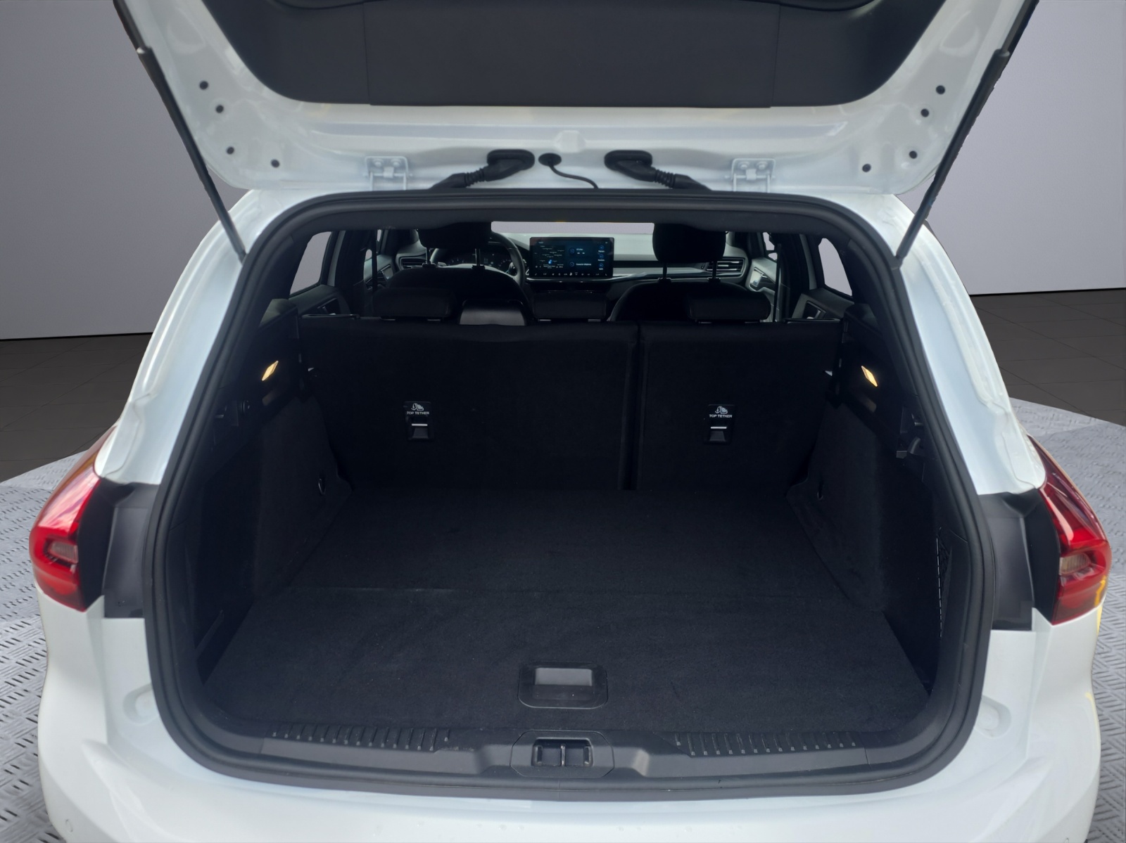 FORD Focus Station Wagon 1.0i EcoB ST-Line-image-13