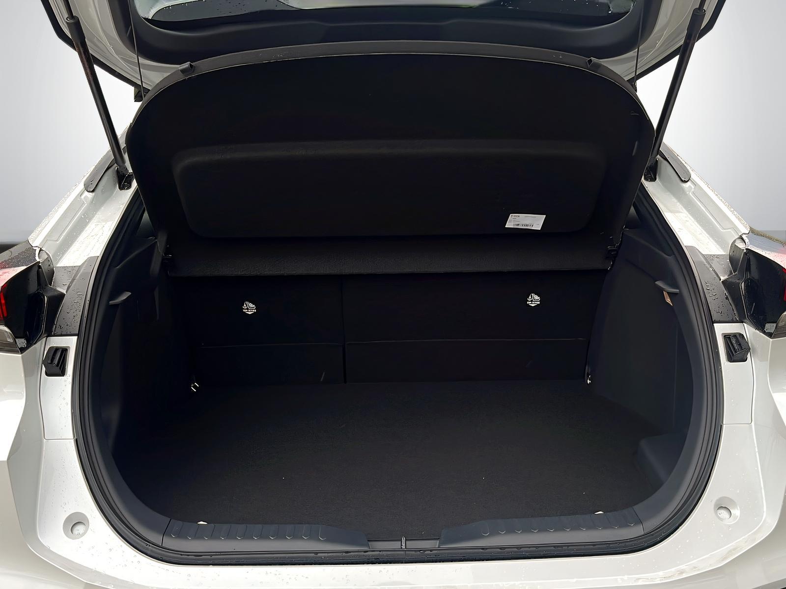 TOYOTA C-HR 2.0 PHEV Swiss Edition-image-18