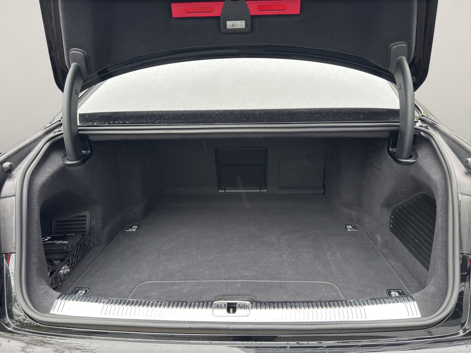 AUDI A8 60 TFSI e quattro tiptronic-image-15