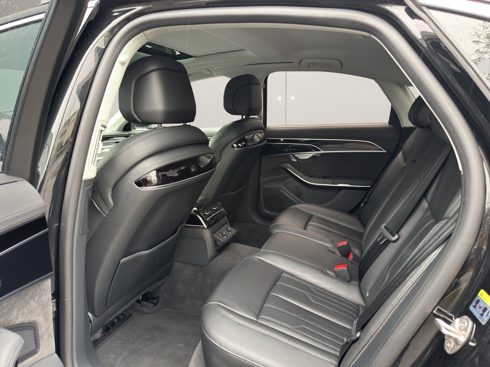 AUDI A8 60 TFSI e quattro tiptronic-image-13