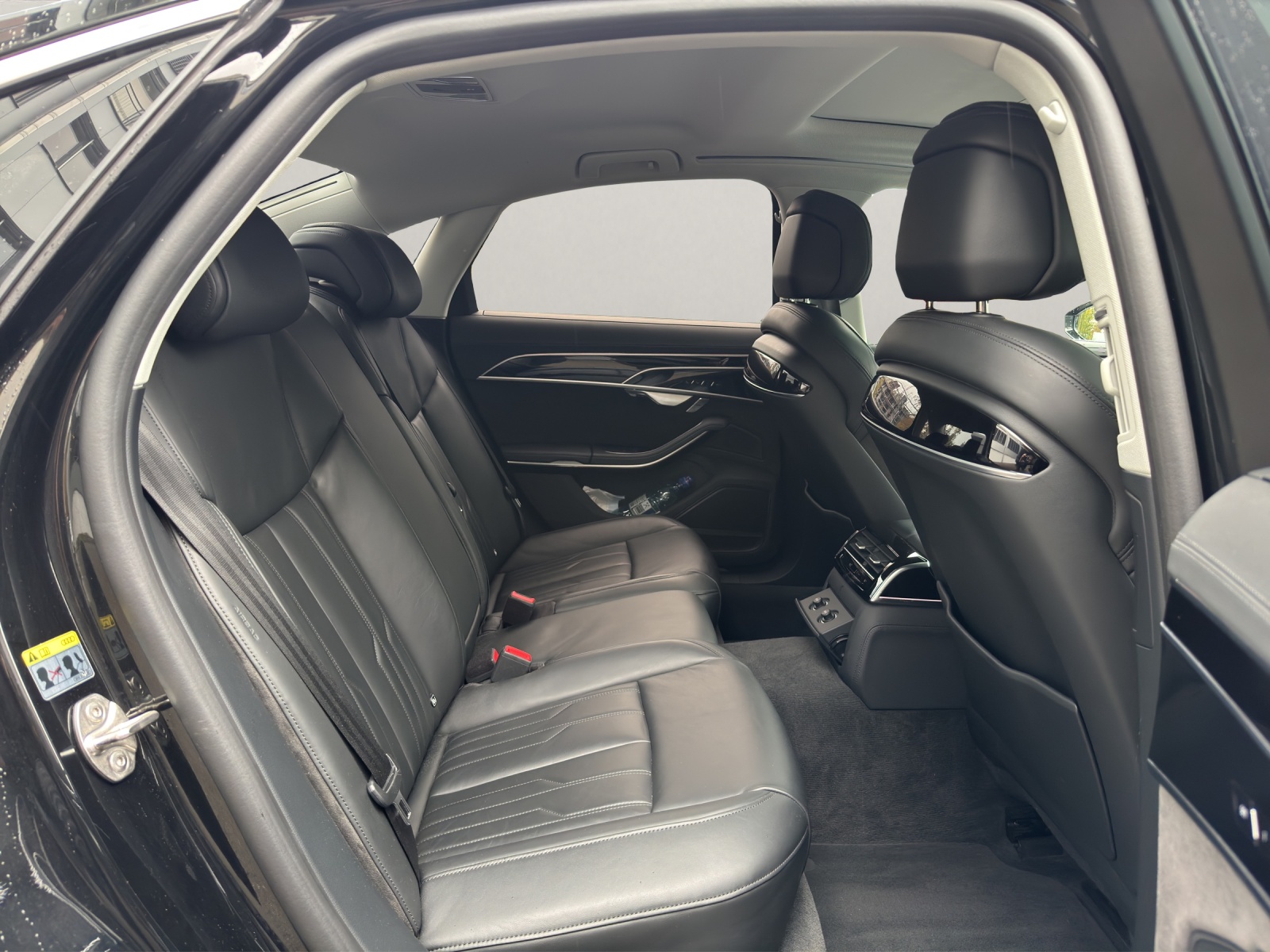 AUDI A8 60 TFSI e quattro tiptronic-image-14