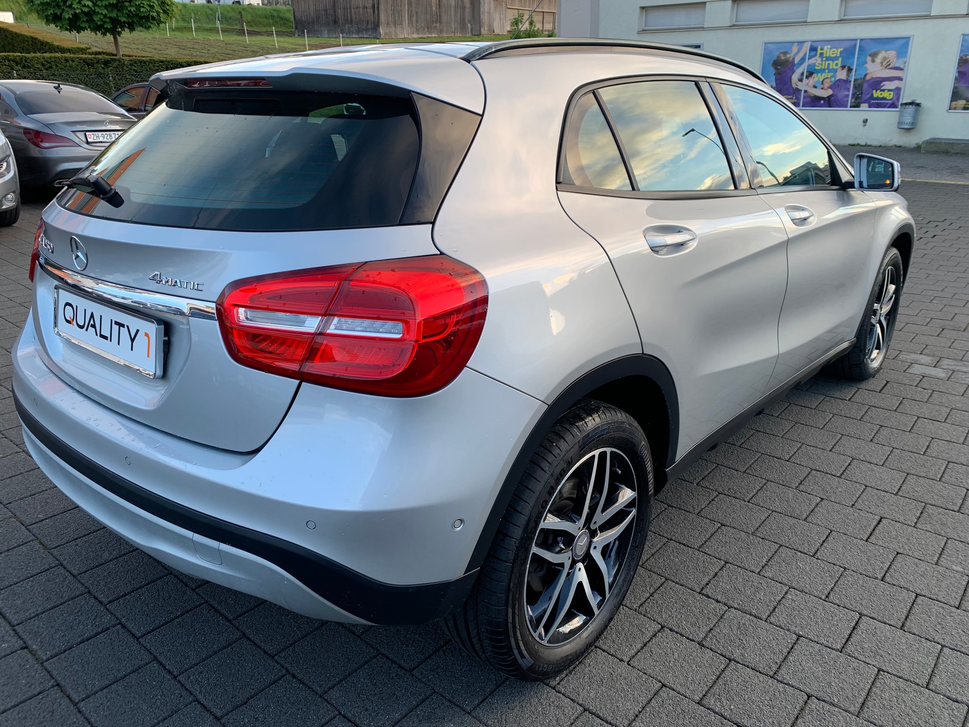 MERCEDES-BENZ GLA 250 Urban 4Matic 7G-DCT-image-3