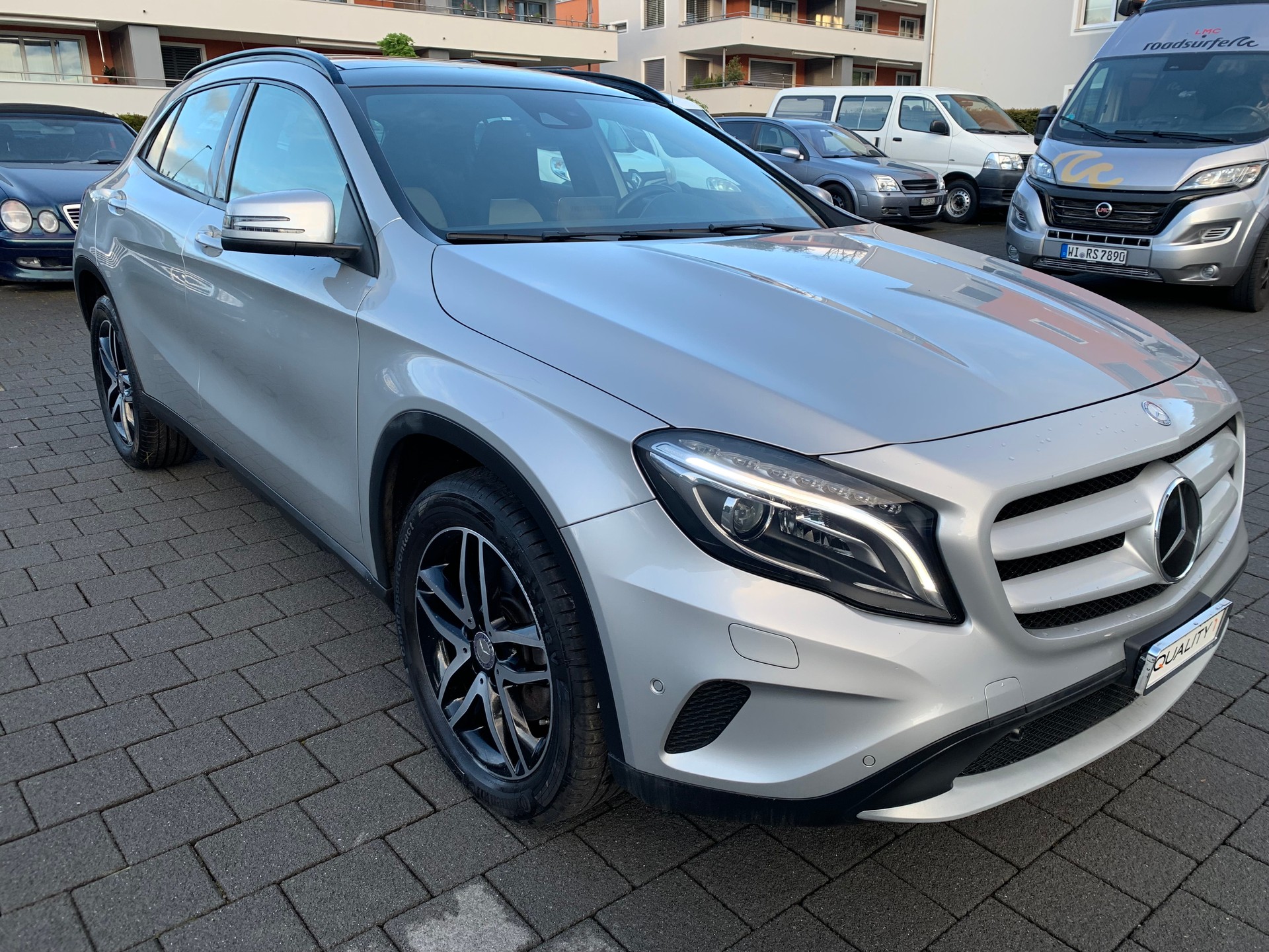 MERCEDES-BENZ GLA 250 Urban 4Matic 7G-DCT-image-1