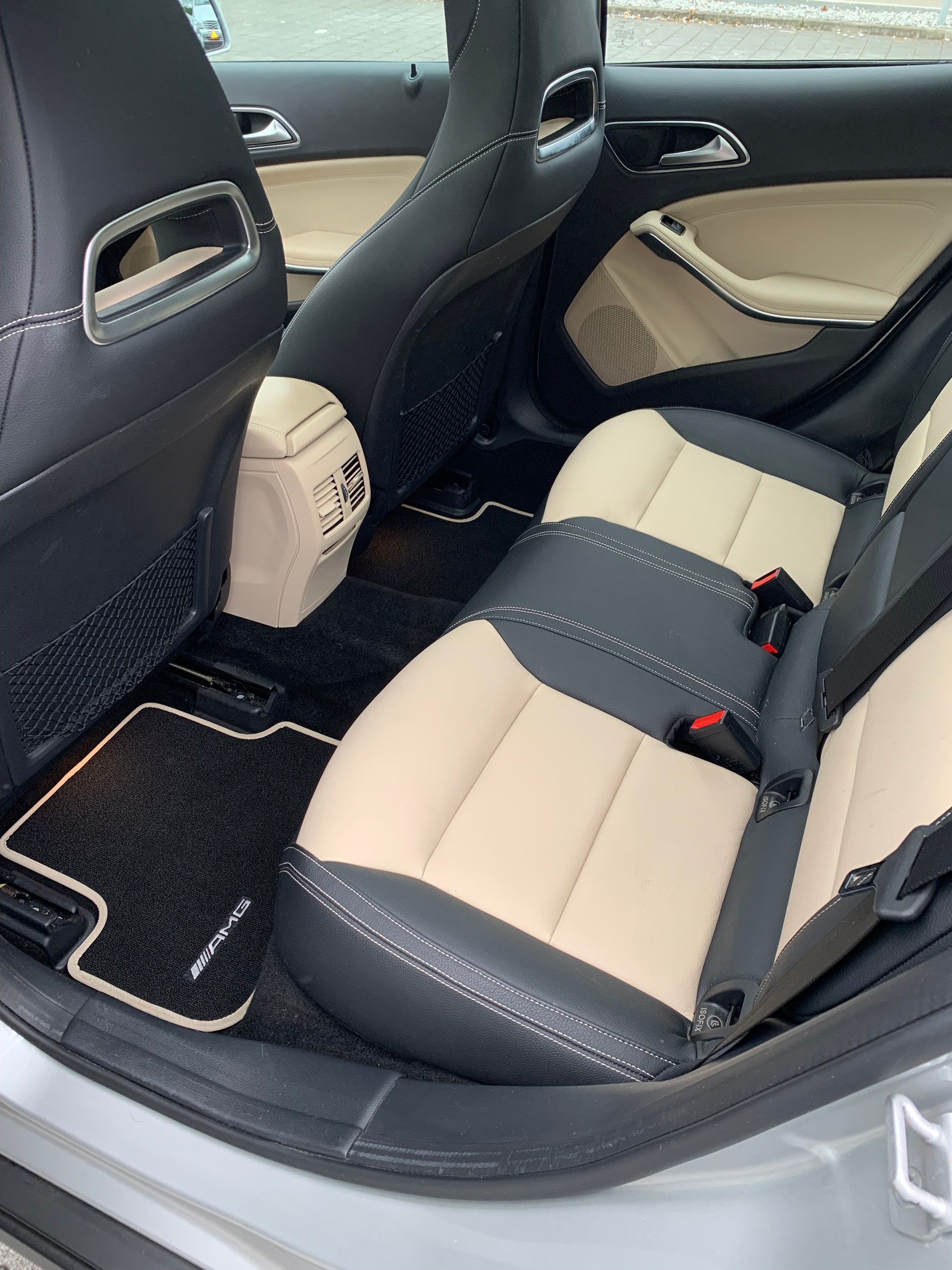 MERCEDES-BENZ GLA 250 Urban 4Matic 7G-DCT-image-5
