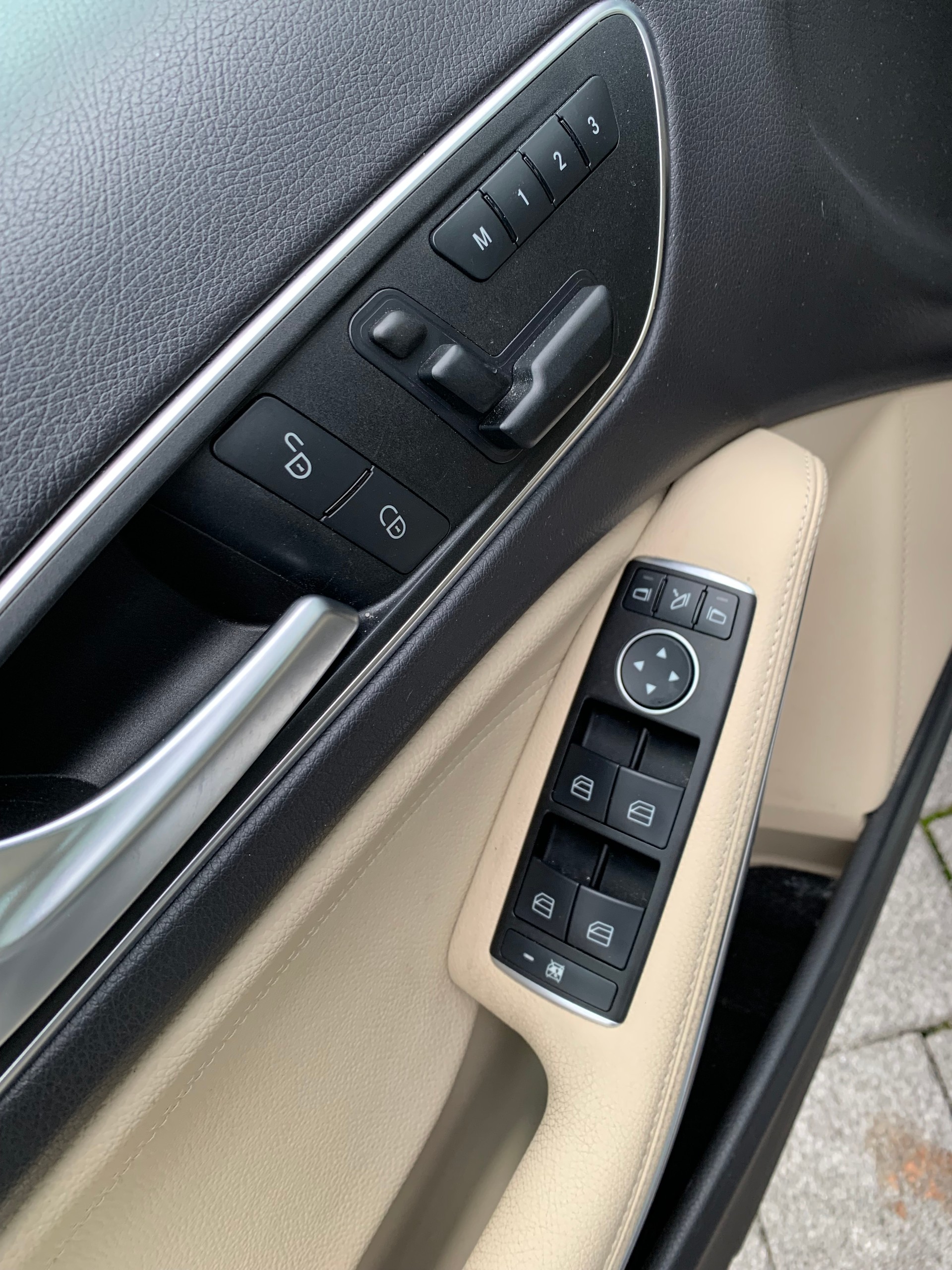 MERCEDES-BENZ GLA 250 Urban 4Matic 7G-DCT-image-7