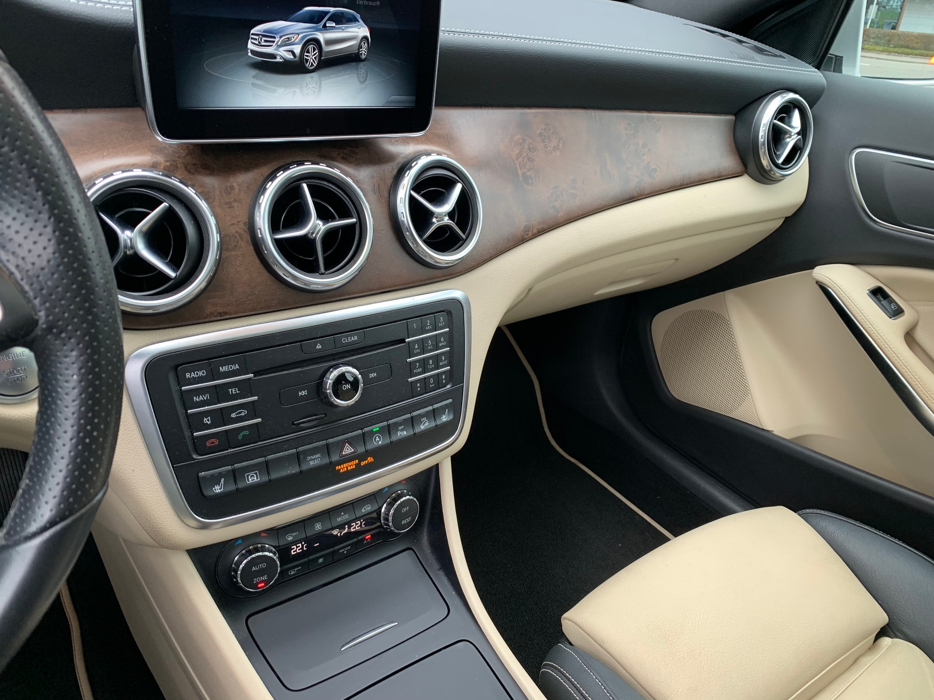 MERCEDES-BENZ GLA 250 Urban 4Matic 7G-DCT-image-10