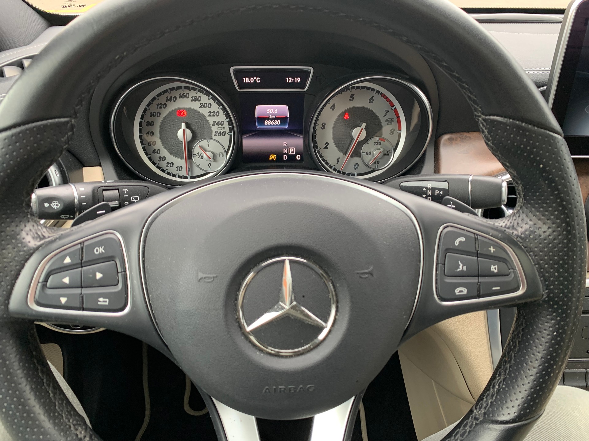 MERCEDES-BENZ GLA 250 Urban 4Matic 7G-DCT-image-11