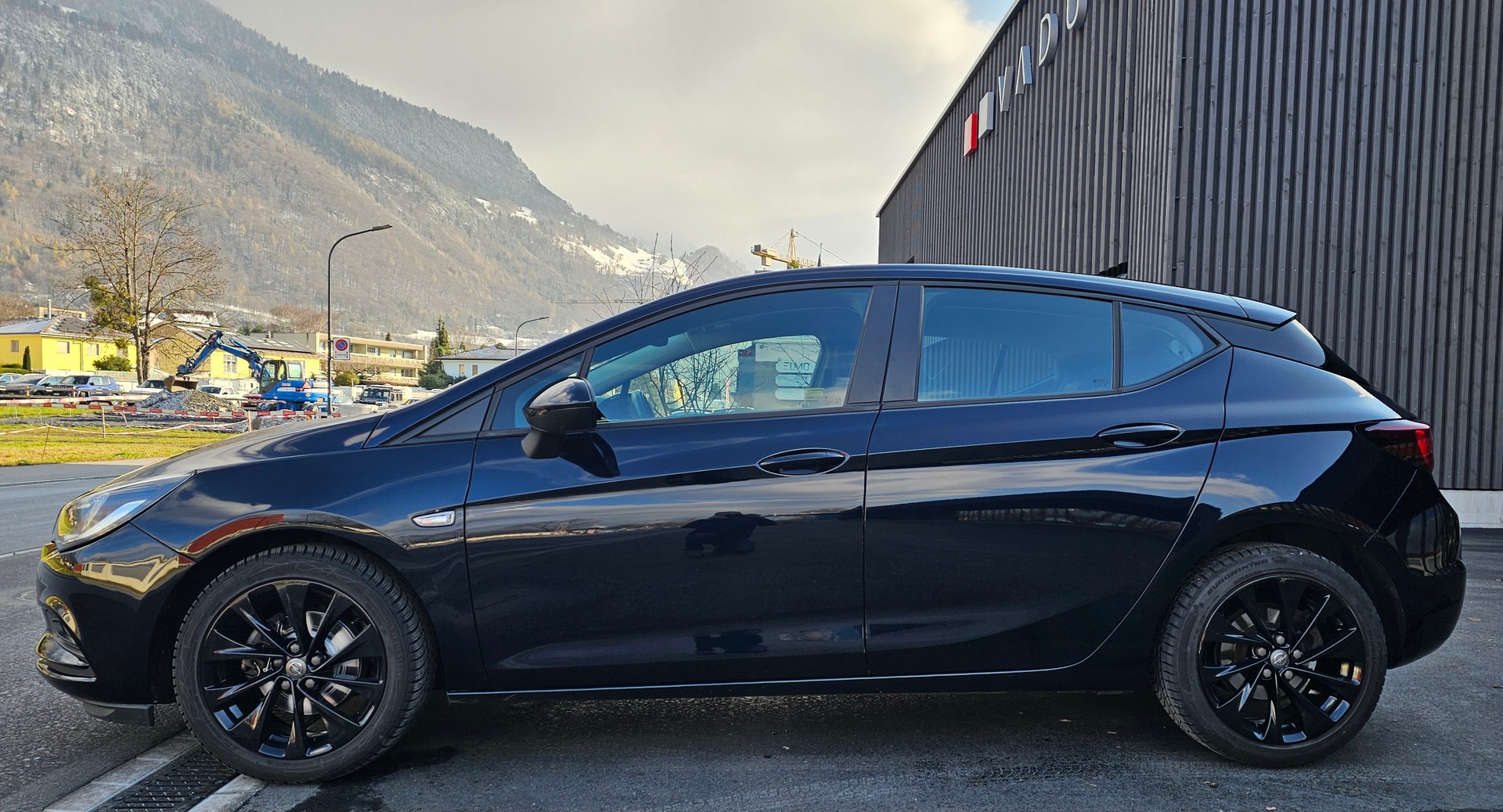 OPEL Astra 1.4i Turbo 120 Years Edition Automatic-image-1