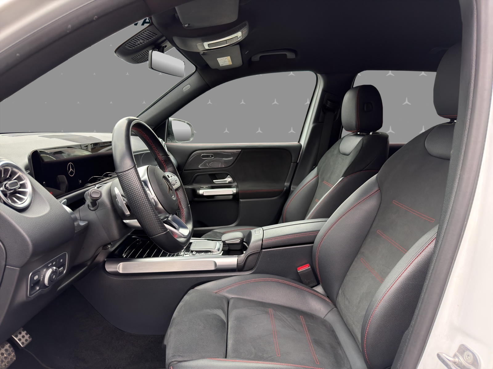 MERCEDES-BENZ GLB 200 4Matic AMG Line 8G-Tronic-image-7