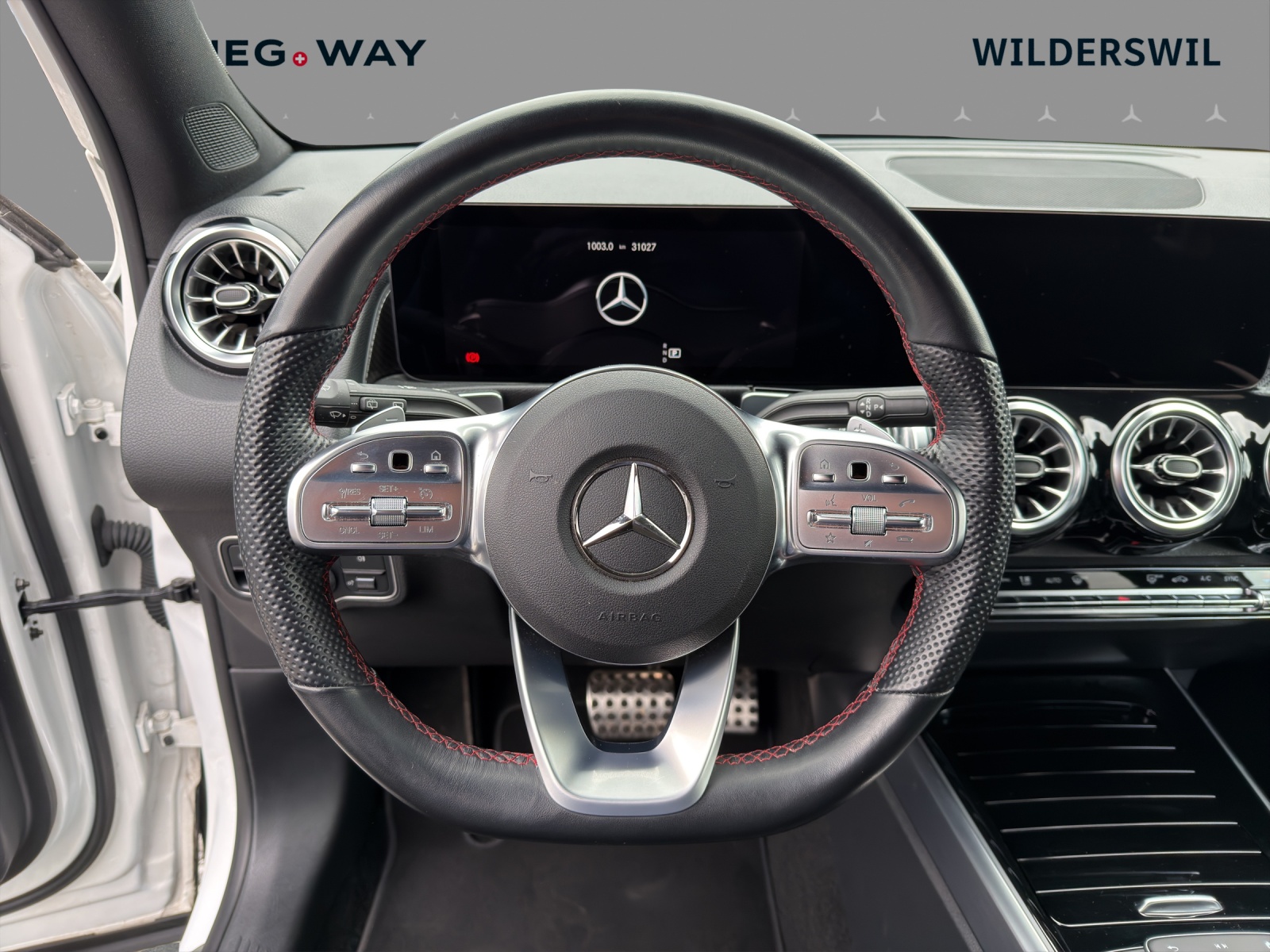 MERCEDES-BENZ GLB 200 4Matic AMG Line 8G-Tronic-image-8