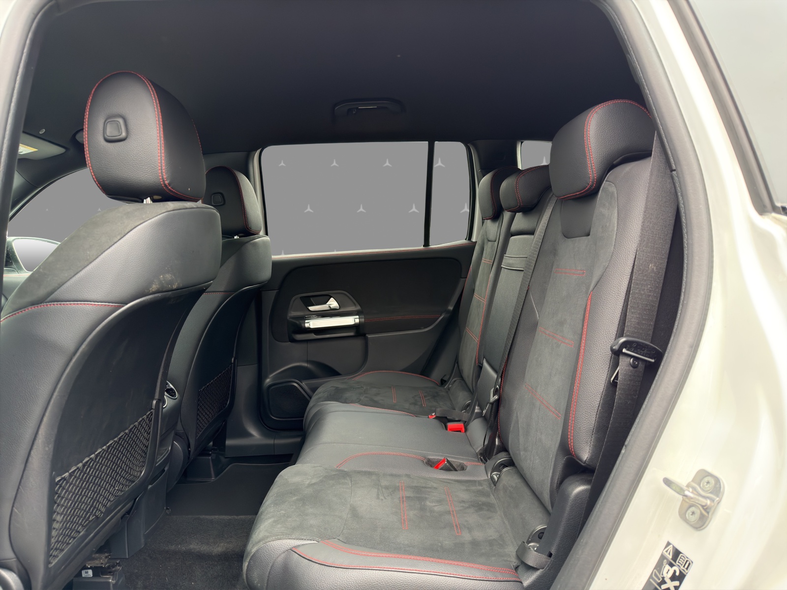 MERCEDES-BENZ GLB 200 4Matic AMG Line 8G-Tronic-image-11