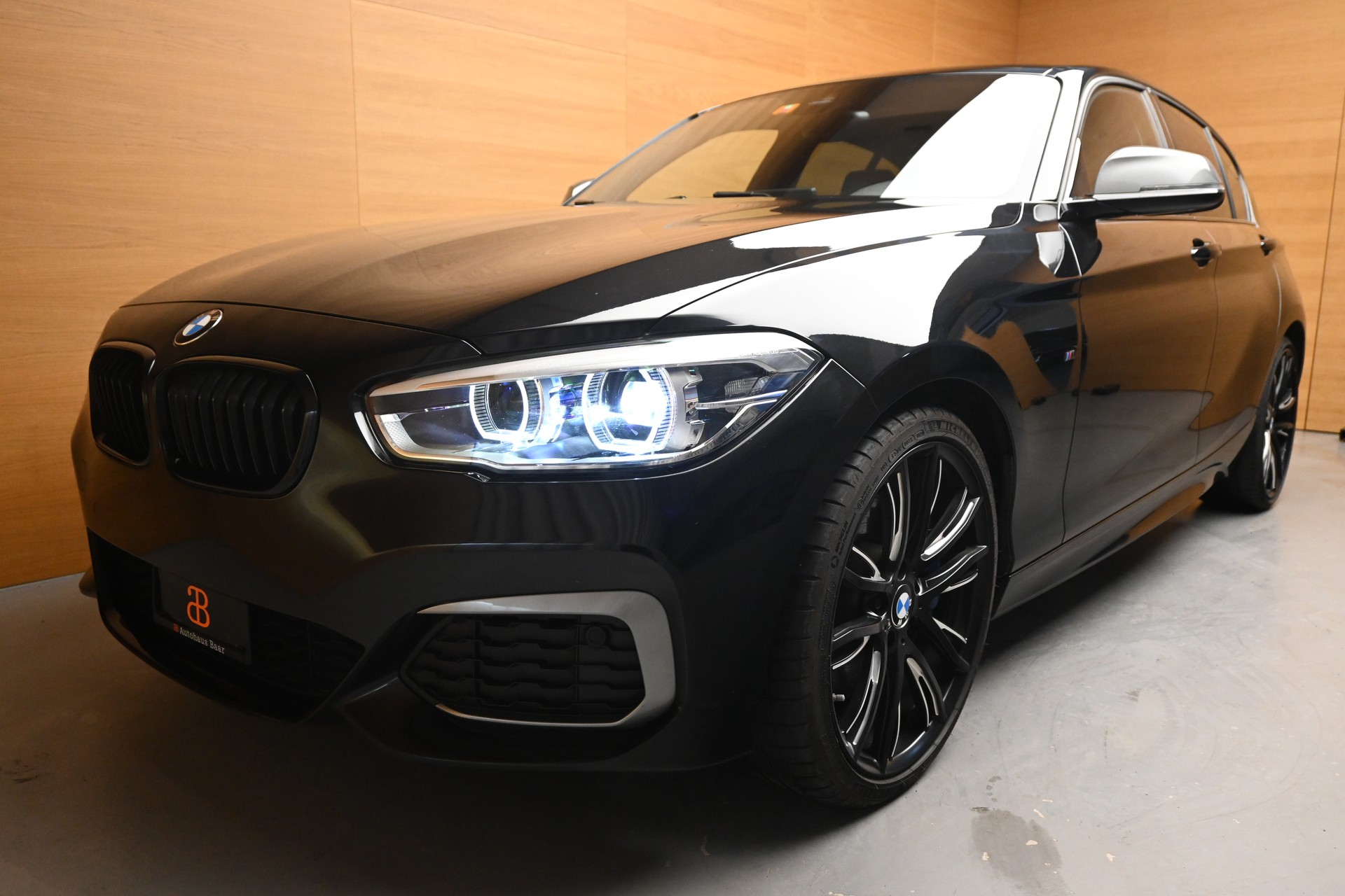 BMW M140i xDrive Steptronic-showroom-element-2