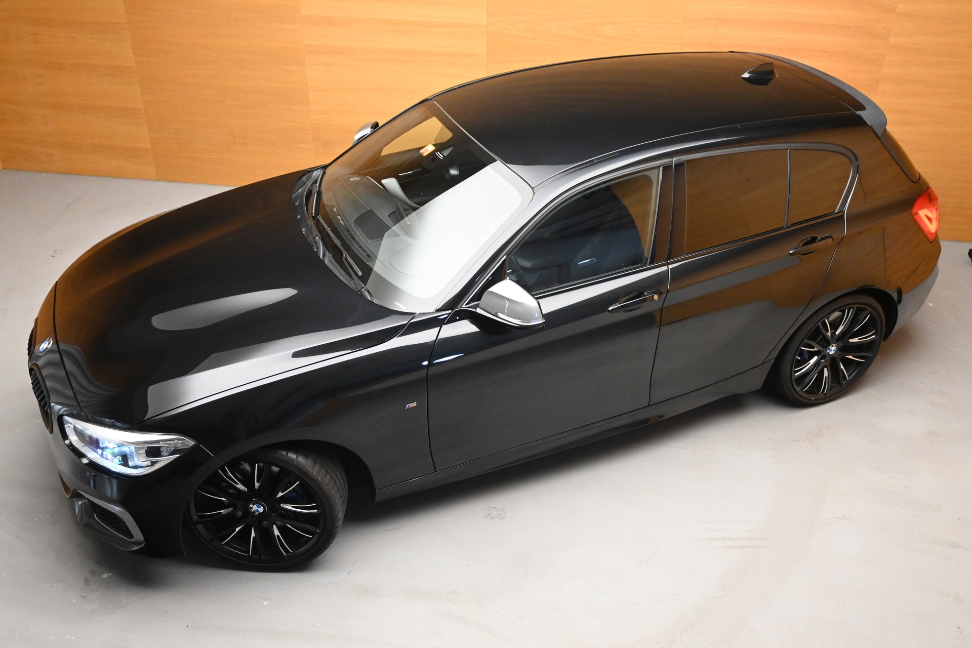 BMW M140i xDrive Steptronic-showroom-element-1