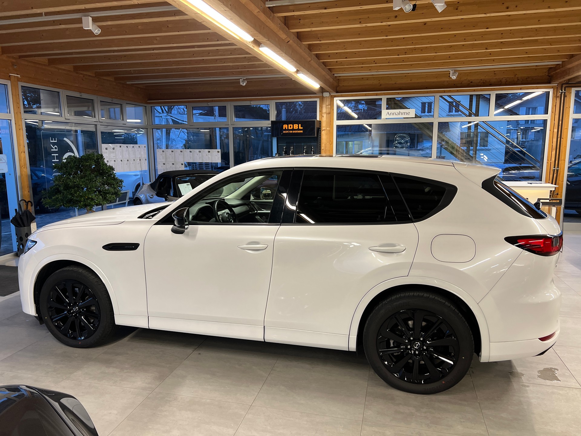 MAZDA CX-60 e-Skyactiv PHEV 327 AWD Homura-image-3