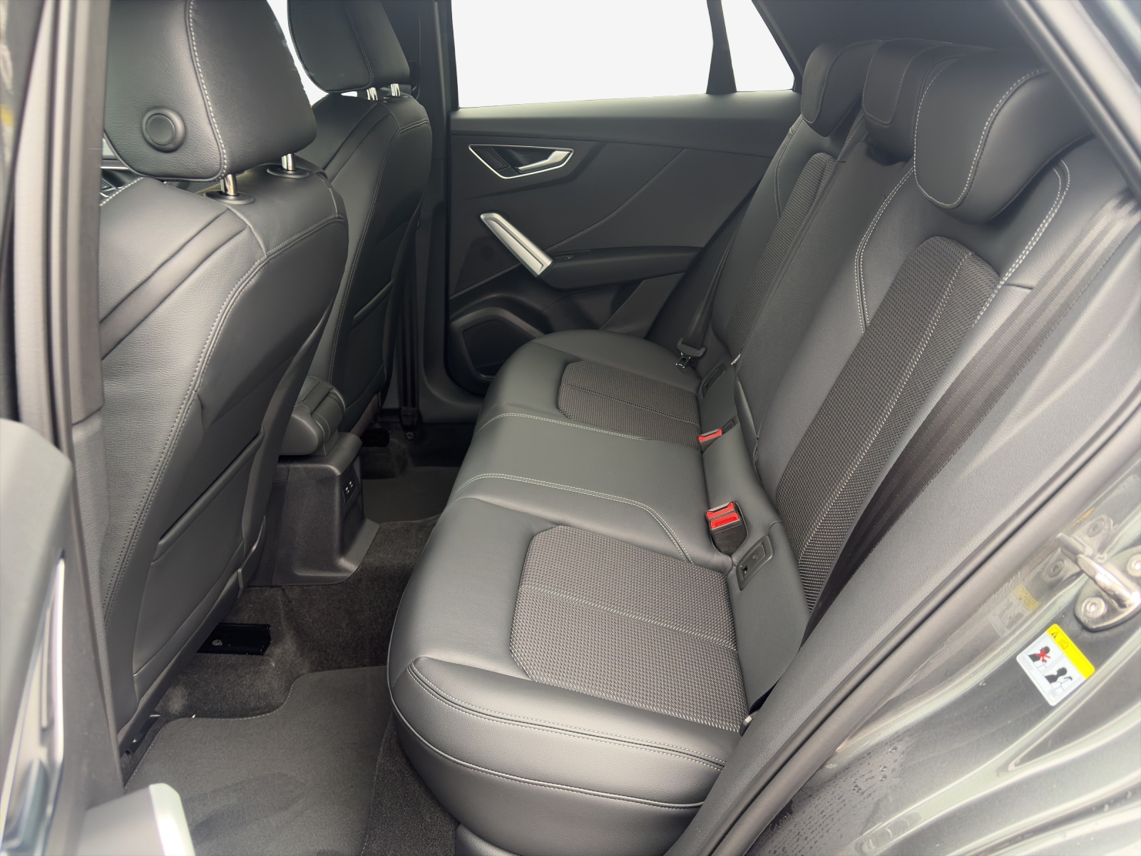AUDI Q2 35 TFSI S line S-tronic-image-11