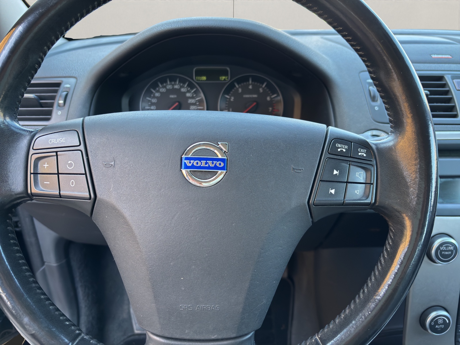 VOLVO V50 2.5 T5 Summum AWD-image-8