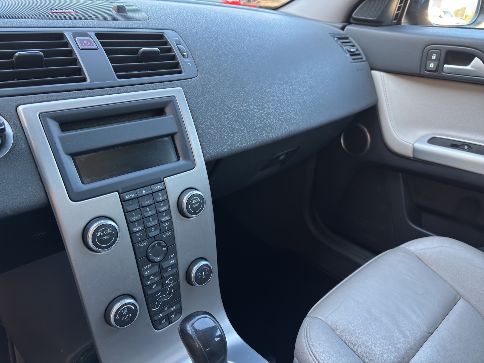 VOLVO V50 2.5 T5 Summum AWD-image-11