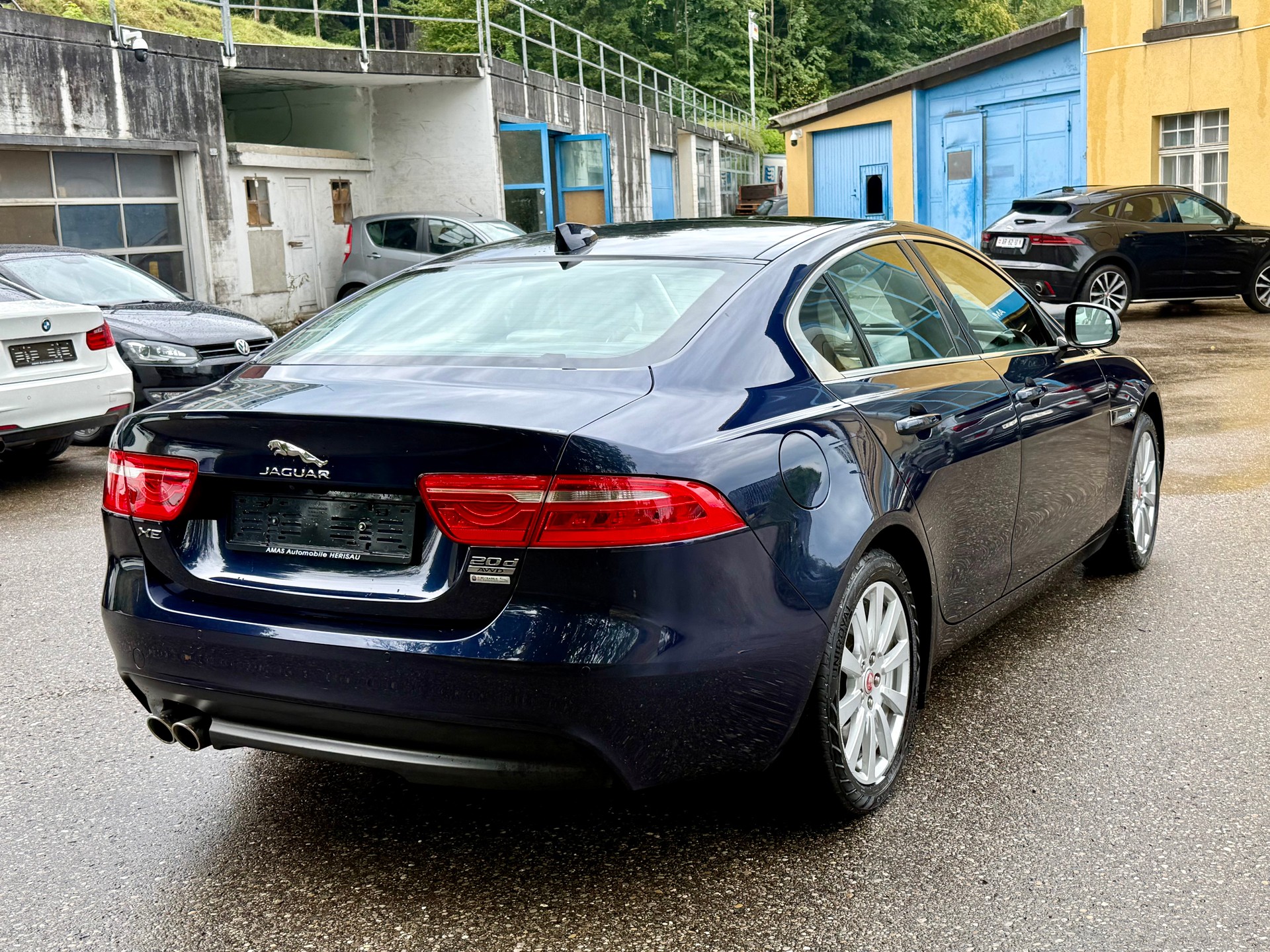 JAGUAR XE 20d Pure AWD Automat-image-3
