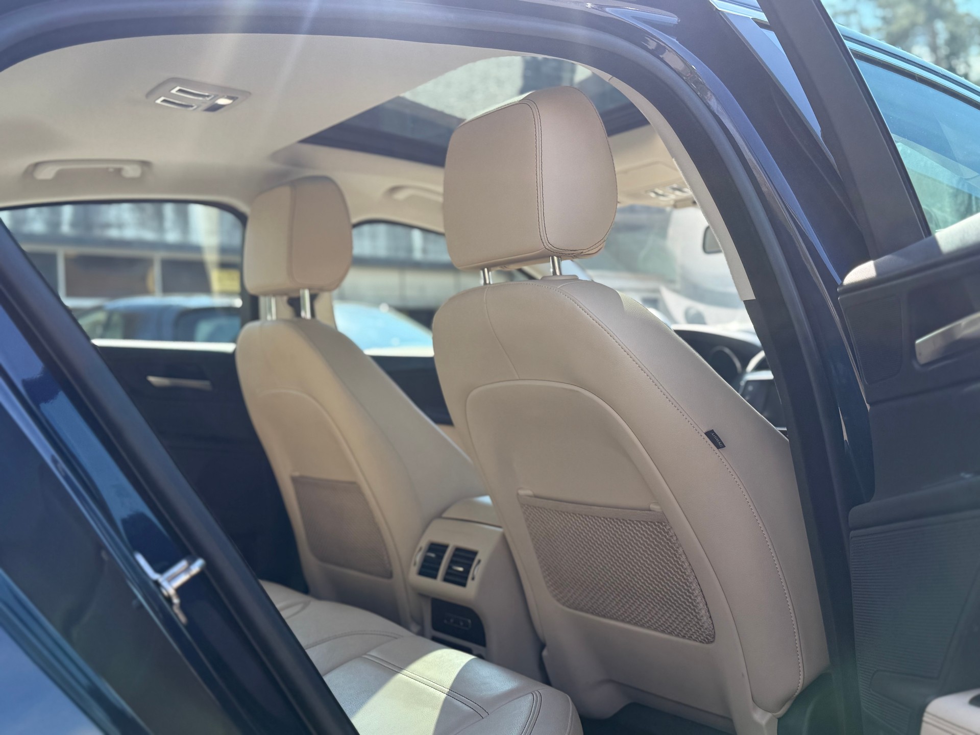 JAGUAR XE 20d Pure AWD Automat-image-12
