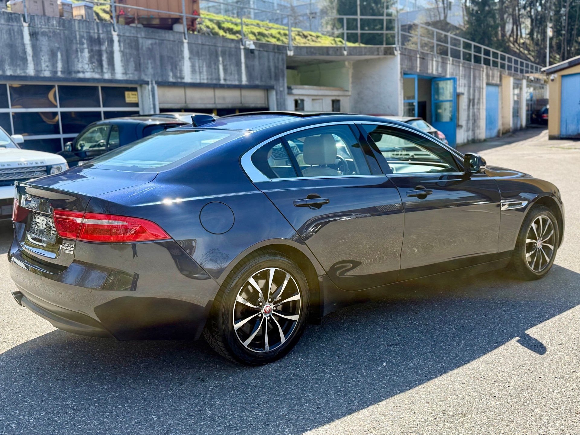 JAGUAR XE 20d Pure AWD Automat-image-8
