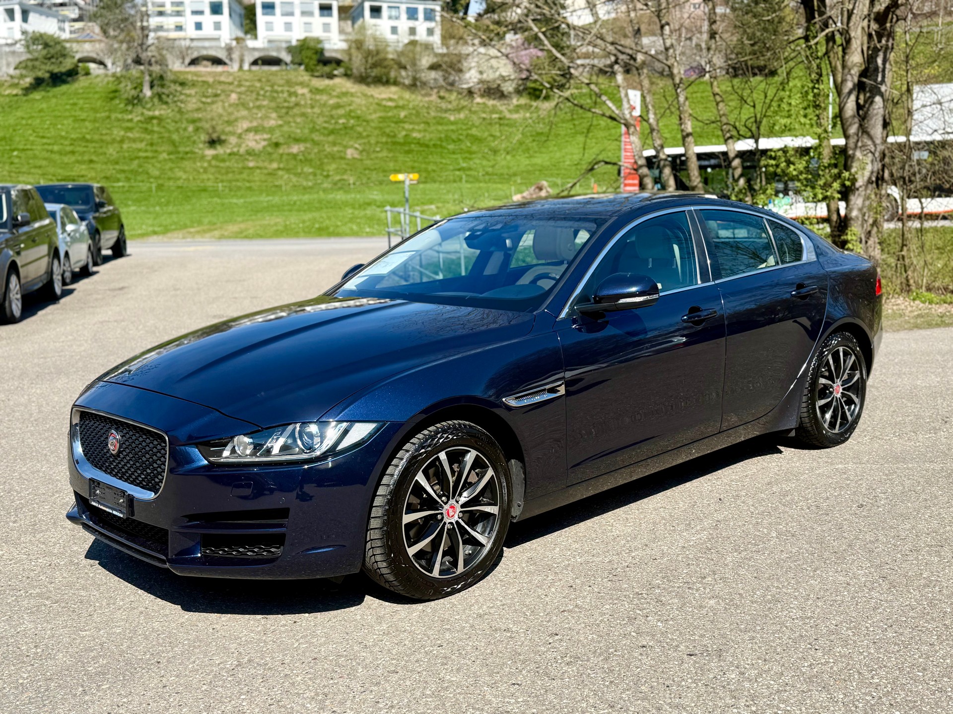JAGUAR XE 20d Pure AWD Automat-image-6