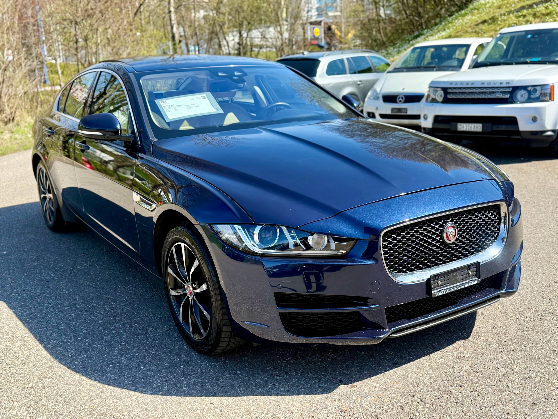 JAGUAR XE 20d Pure AWD Automat-image-9
