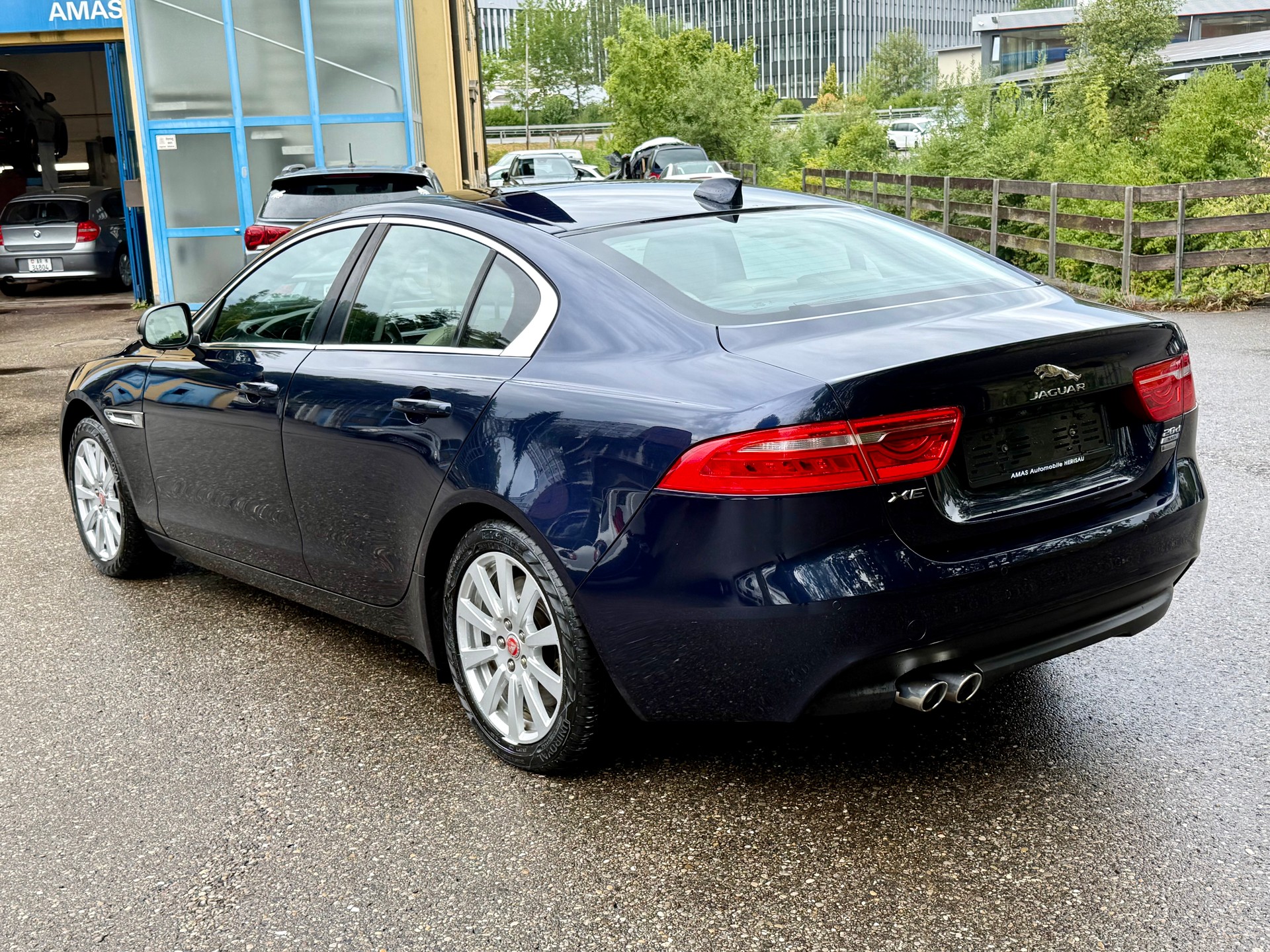 JAGUAR XE 20d Pure AWD Automat-image-4