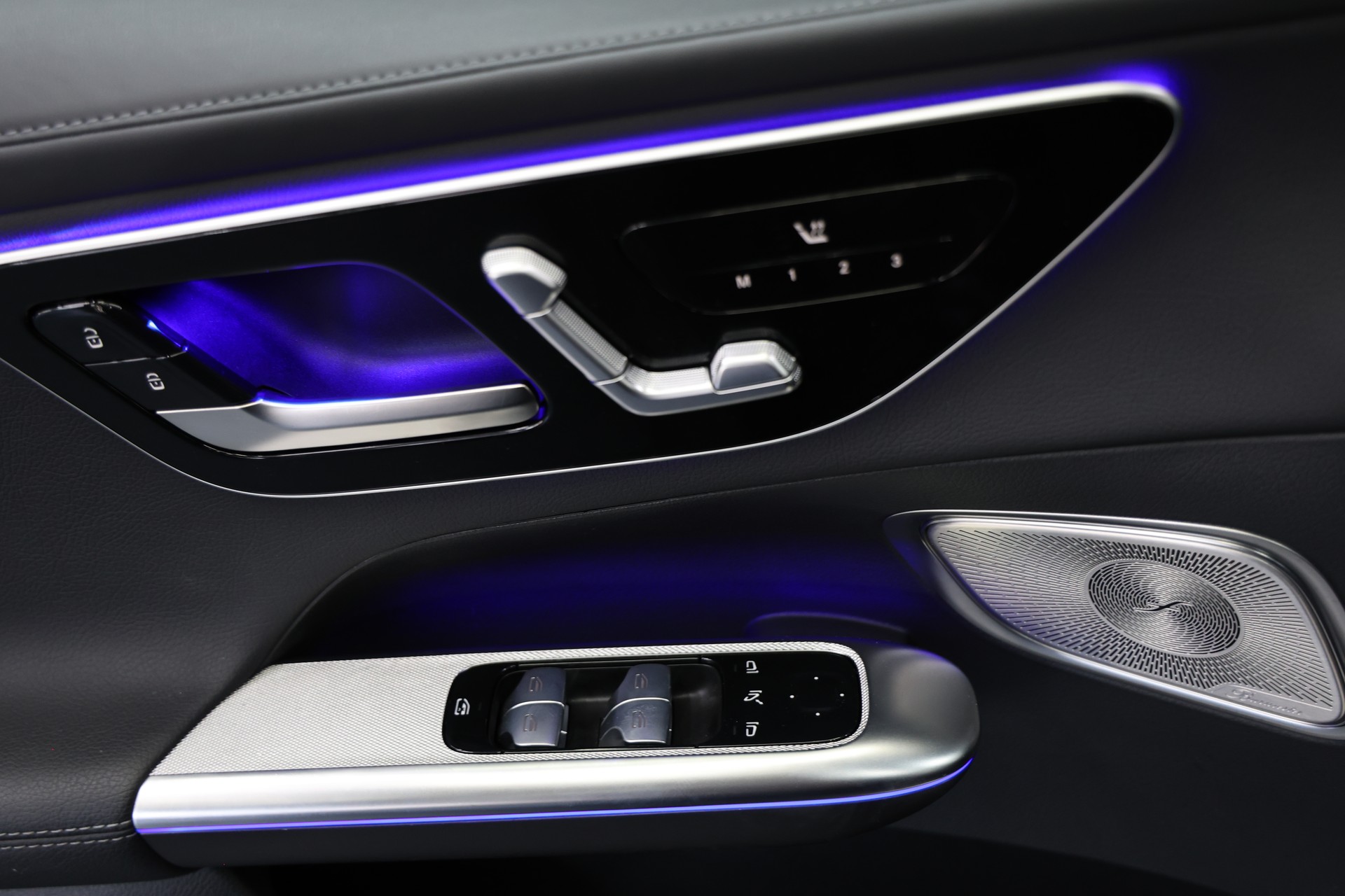 MERCEDES-BENZ GLC 300 d 4Matic AMG Line 9G-Tronic Burmester AHK Pano-image-13