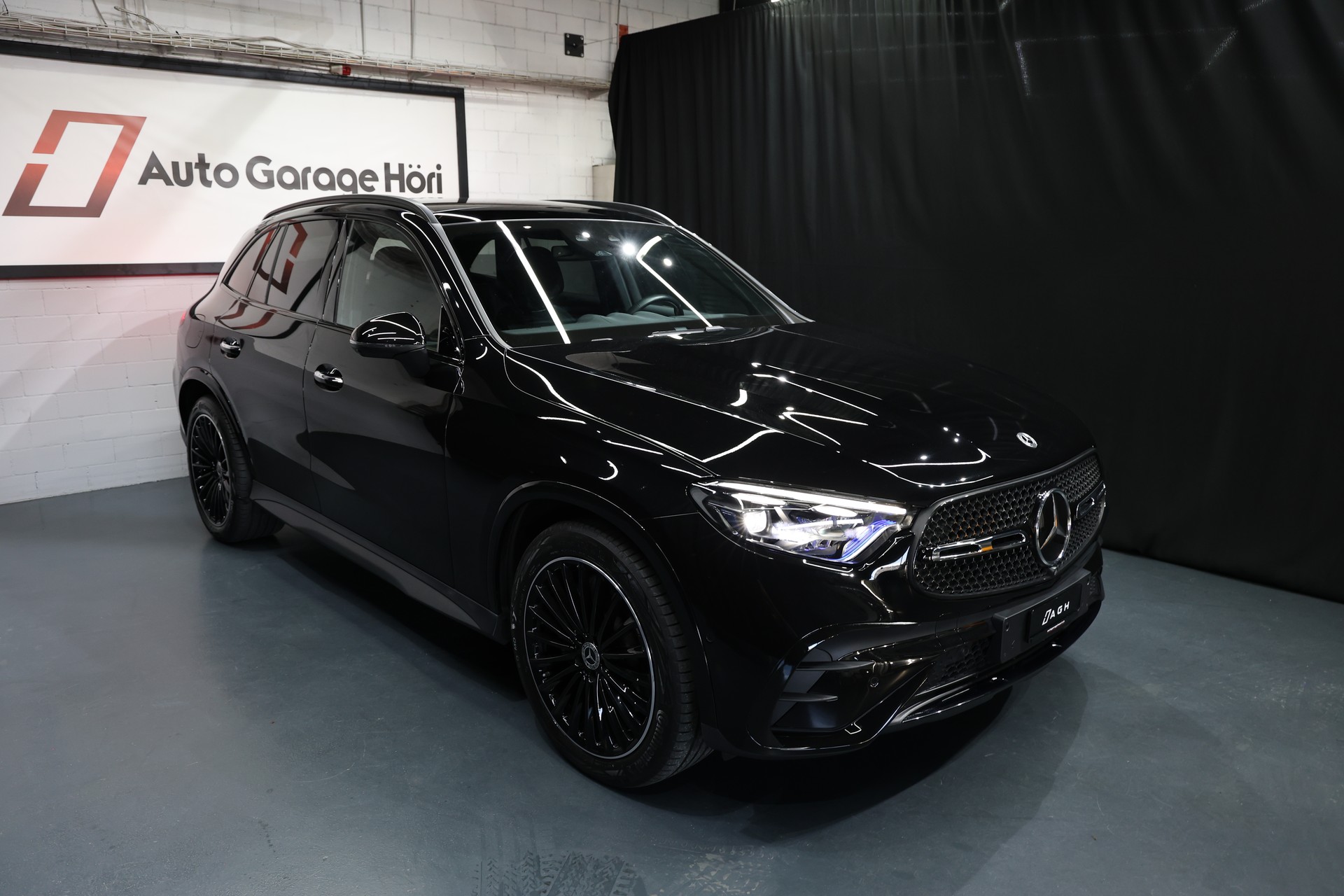 MERCEDES-BENZ GLC 300 d 4Matic AMG Line 9G-Tronic Burmester AHK Pano-image-22