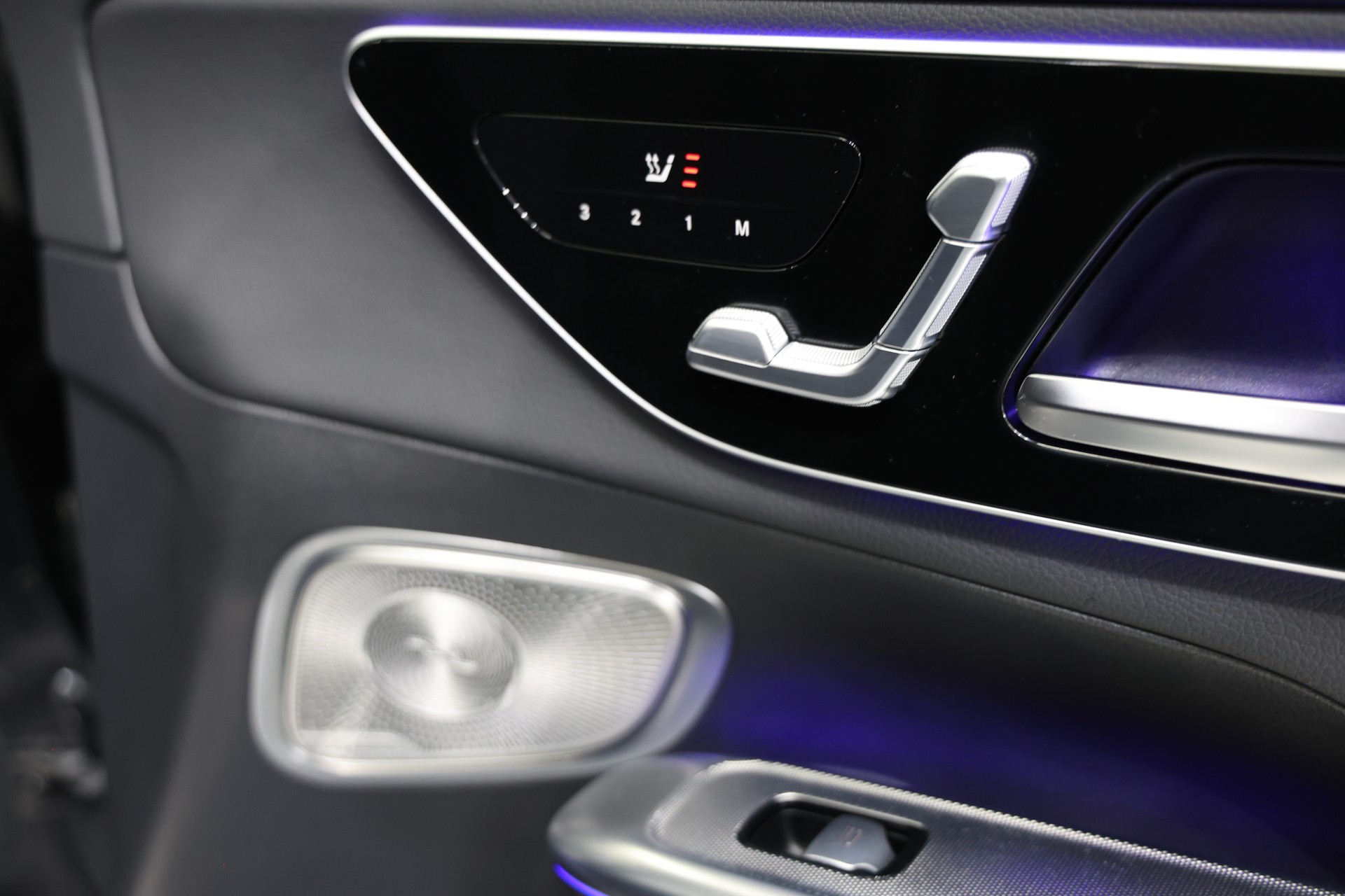 MERCEDES-BENZ GLC 300 d 4Matic AMG Line 9G-Tronic Burmester AHK Pano-image-5