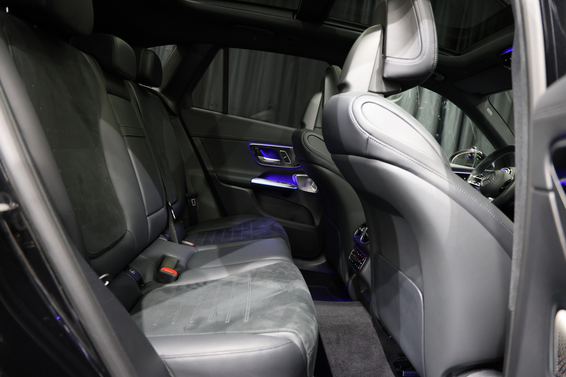 MERCEDES-BENZ GLC 300 d 4Matic AMG Line 9G-Tronic Burmester AHK Pano-showroom-element-2