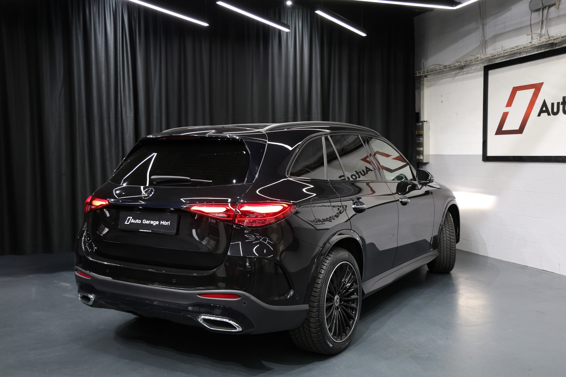 MERCEDES-BENZ GLC 300 d 4Matic AMG Line 9G-Tronic Burmester AHK Pano-image-23