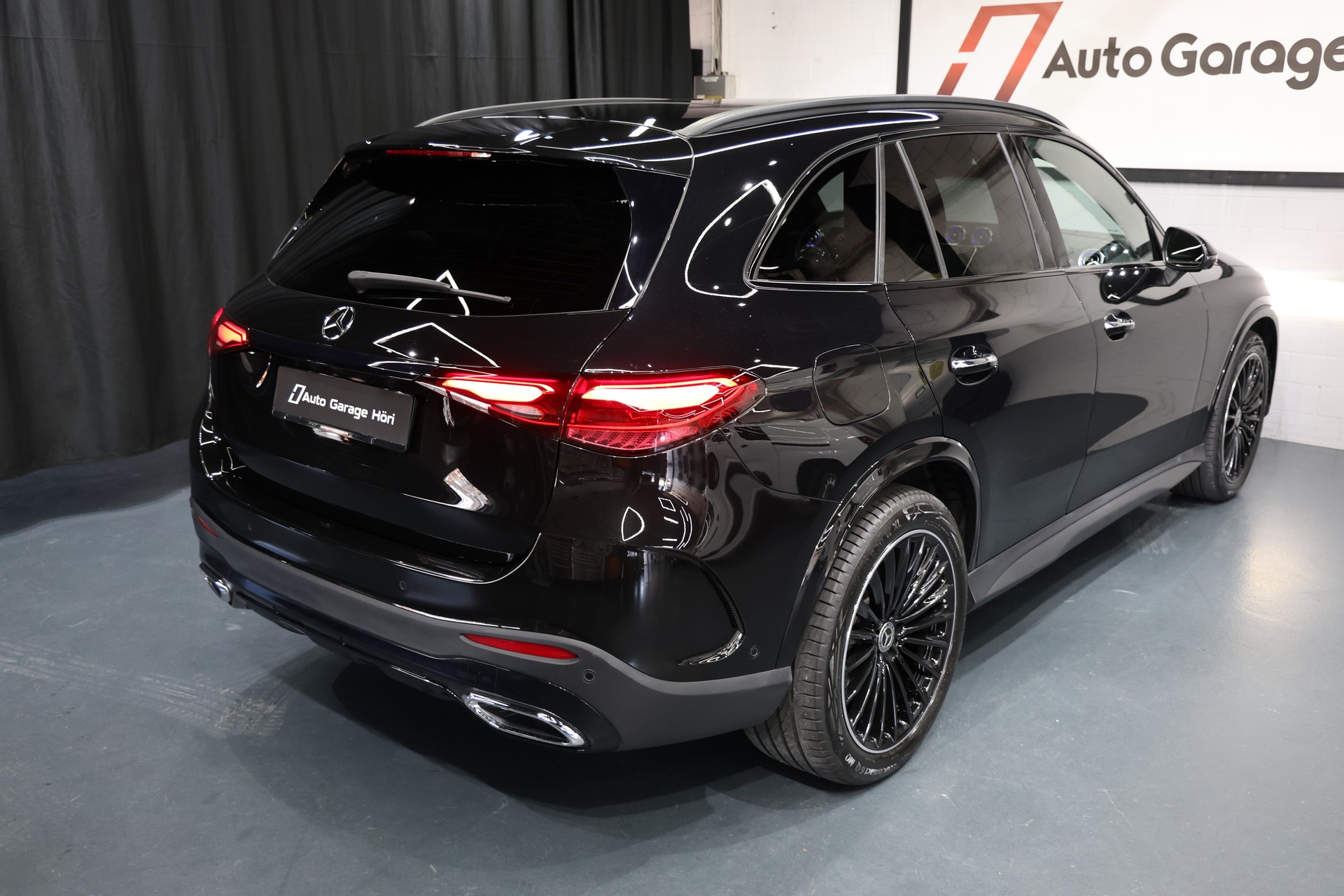 MERCEDES-BENZ GLC 300 d 4Matic AMG Line 9G-Tronic Burmester AHK Pano-showroom-element-1