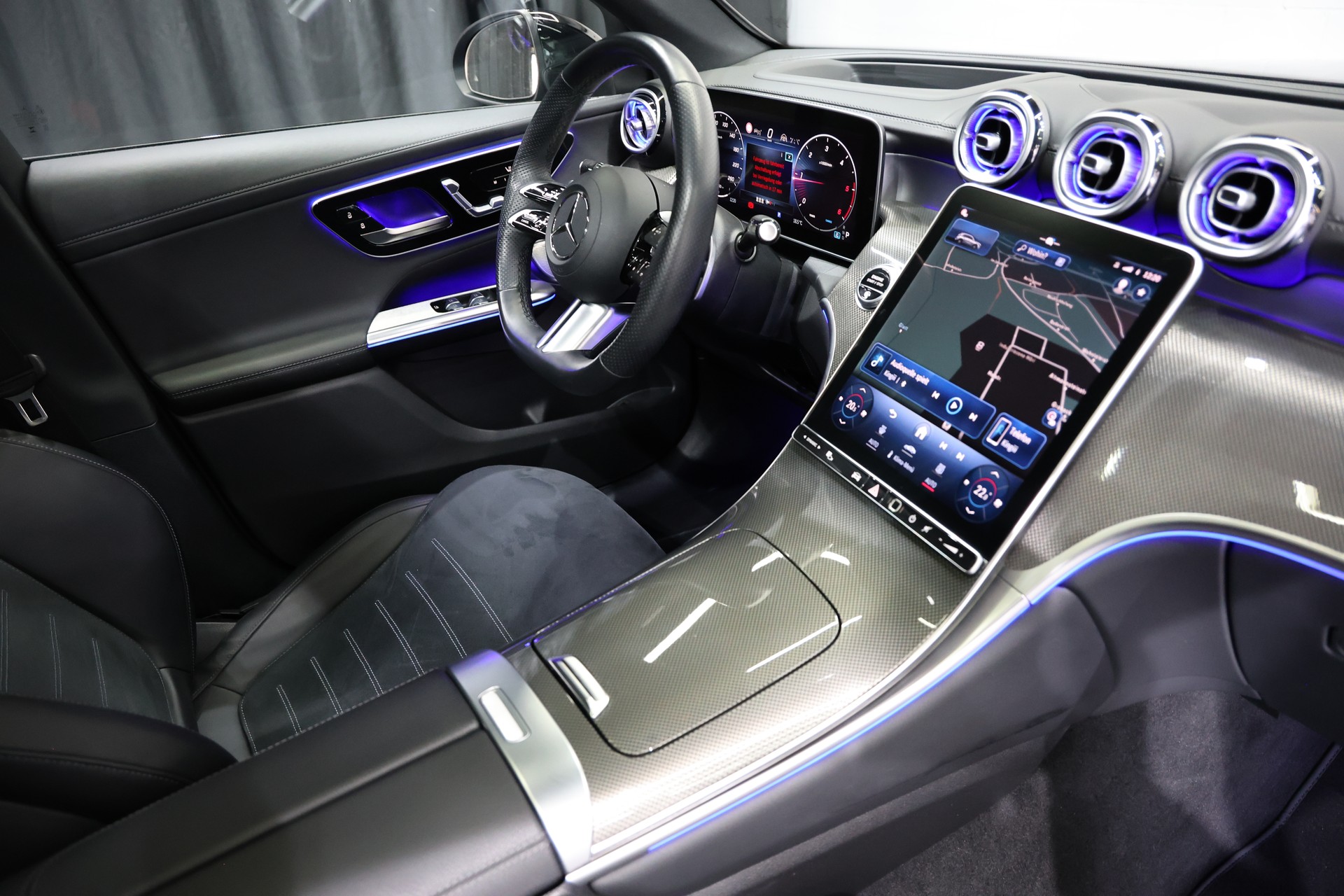MERCEDES-BENZ GLC 300 d 4Matic AMG Line 9G-Tronic Burmester AHK Pano-image-6