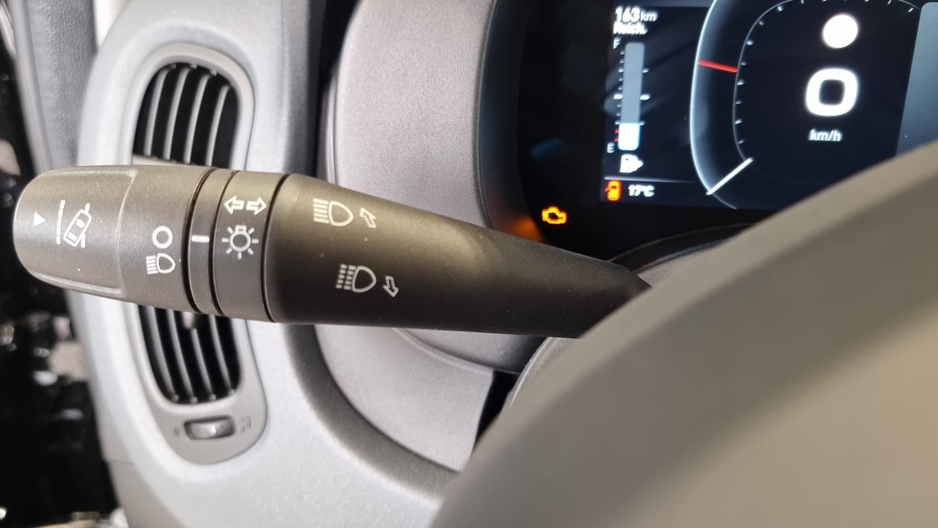 FIAT Panda 1.0 Hybrid City Life-image-10