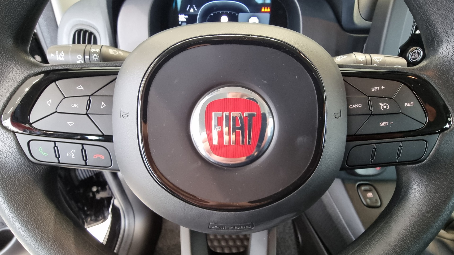 FIAT Panda 1.0 Hybrid City Life-image-9