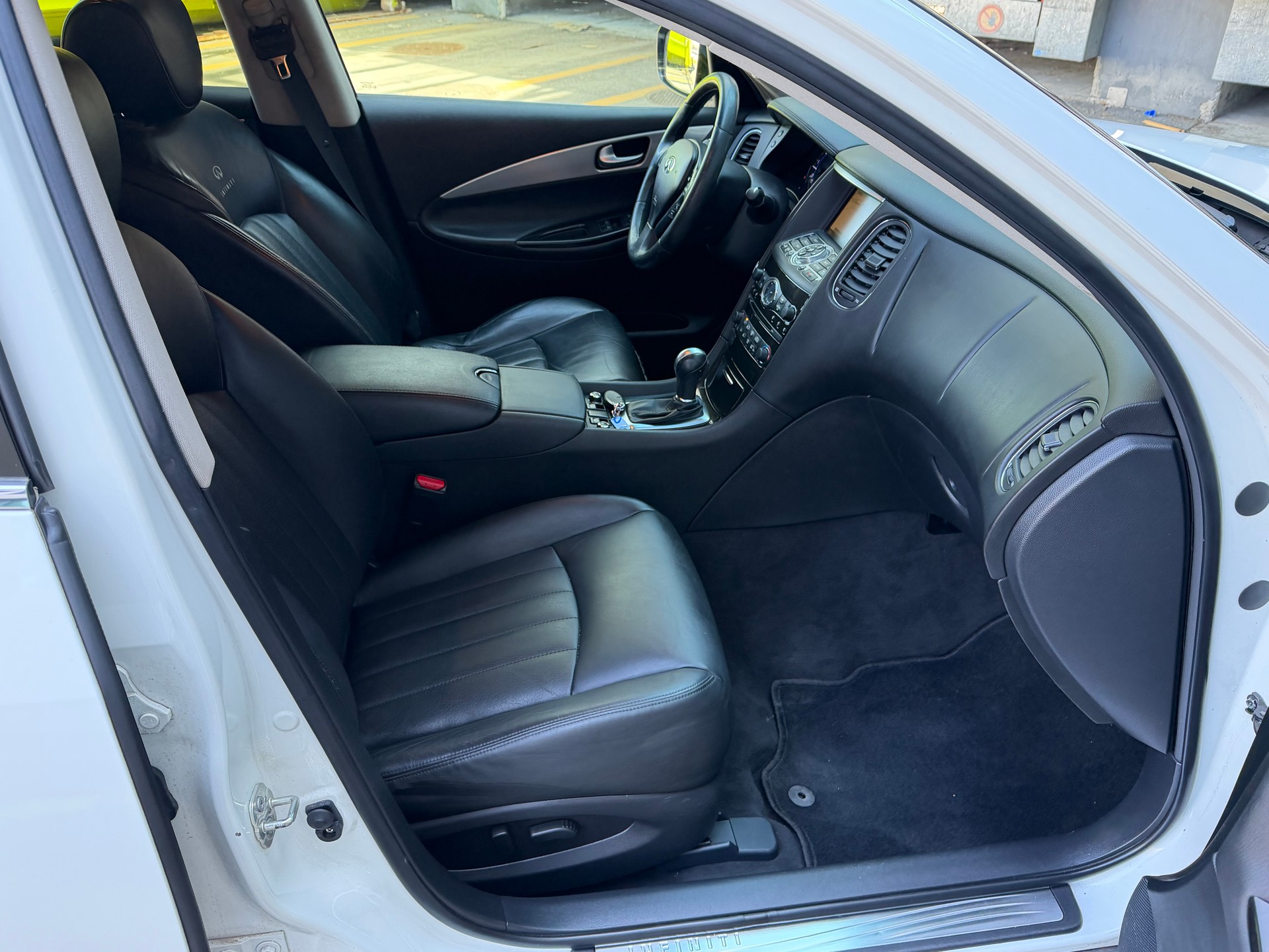INFINITI EX30d GT AWD Automatic-image-12