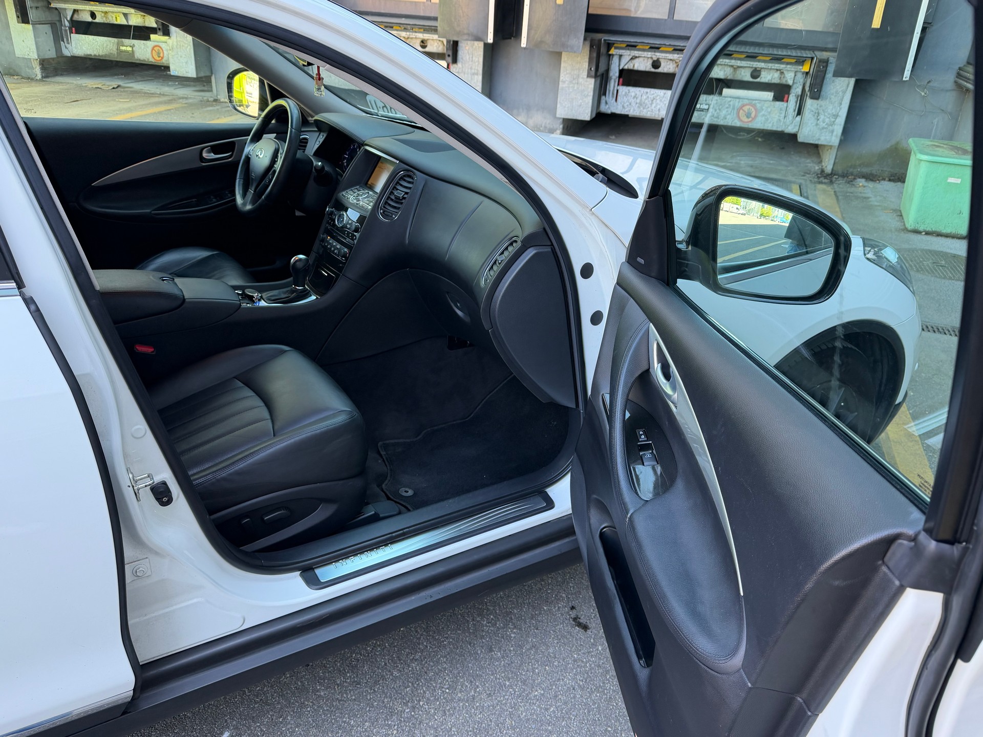 INFINITI EX30d GT AWD Automatic-image-11