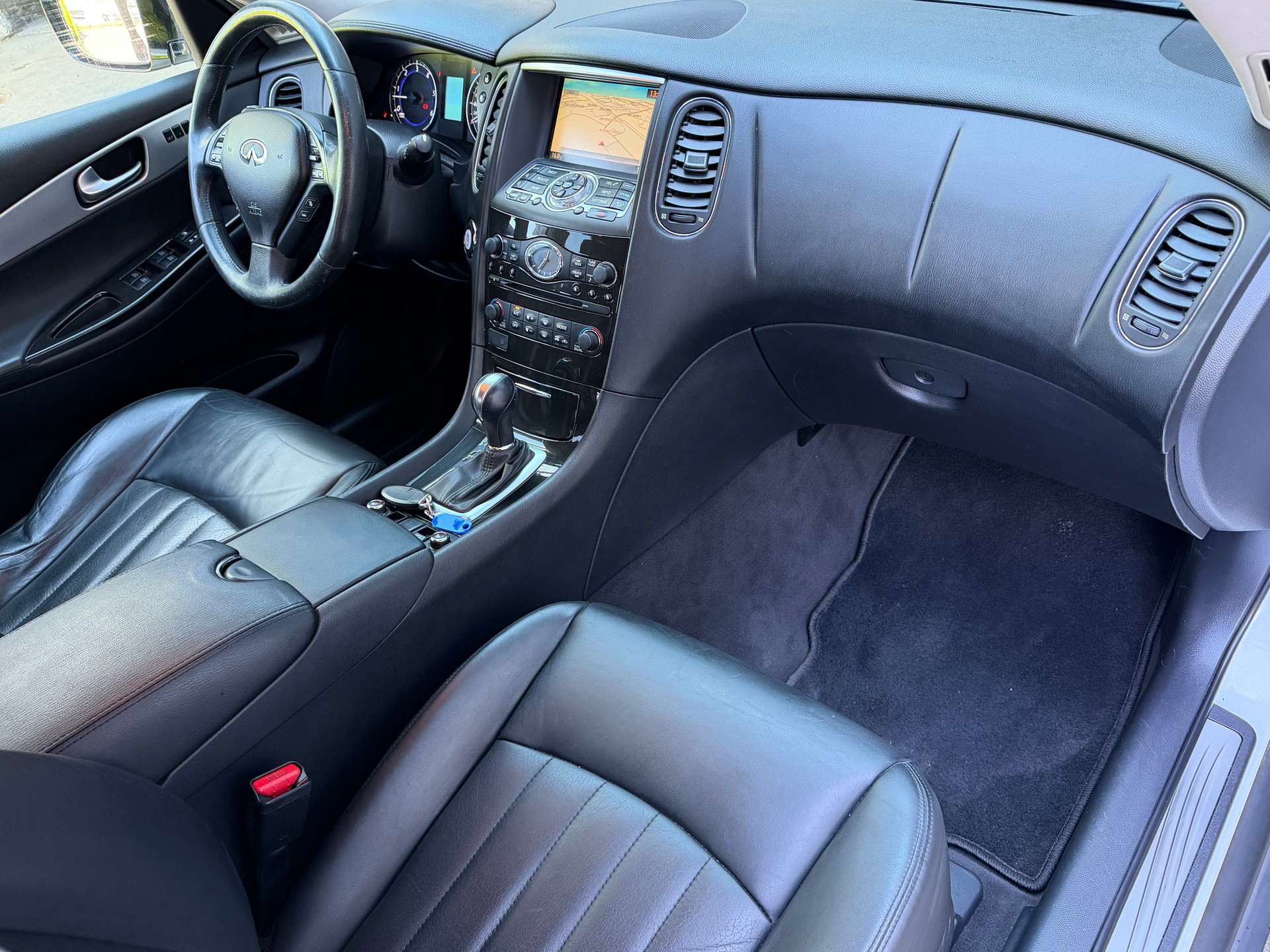 INFINITI EX30d GT AWD Automatic-image-13