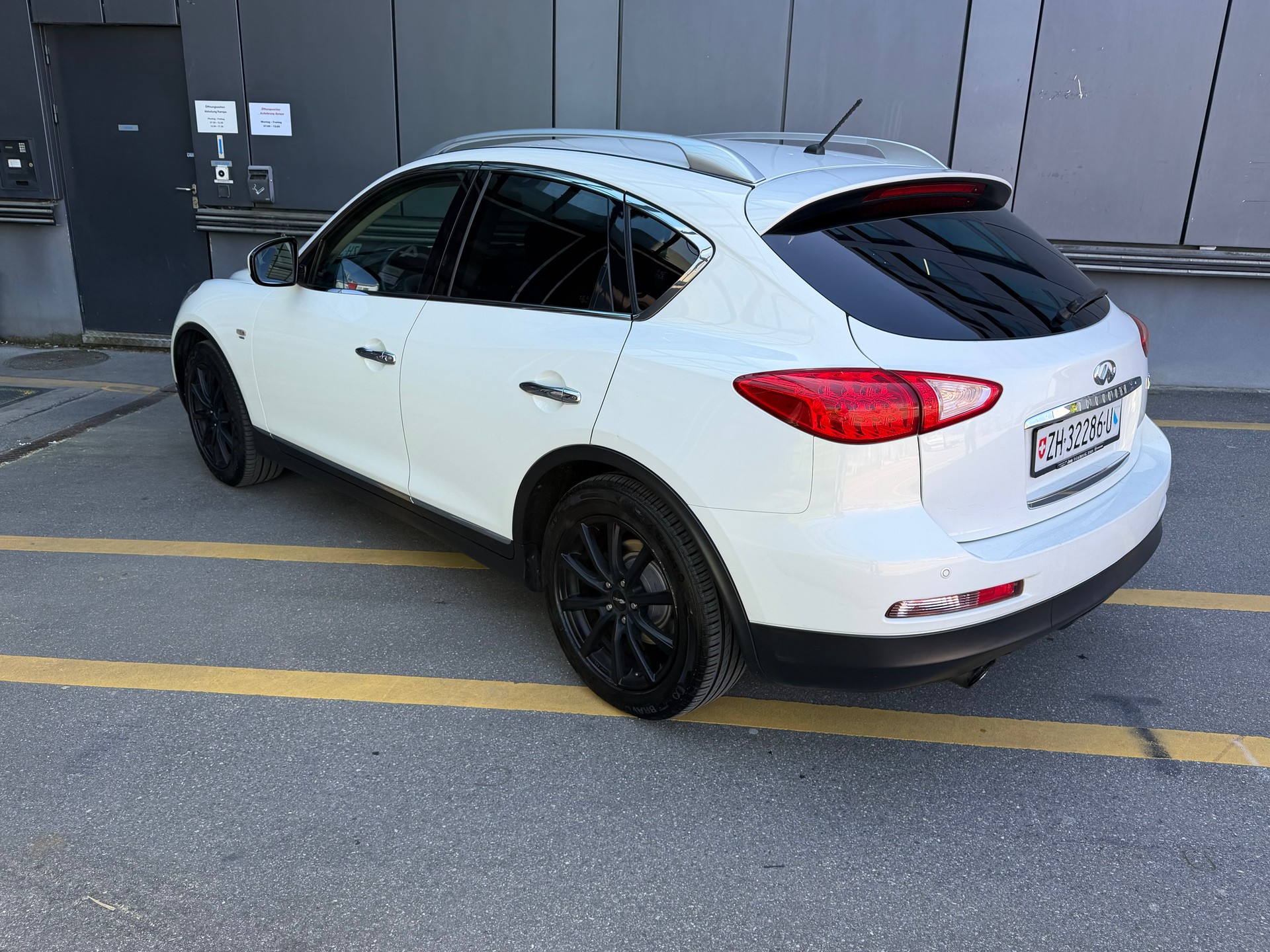 INFINITI EX30d GT AWD Automatic-image-5